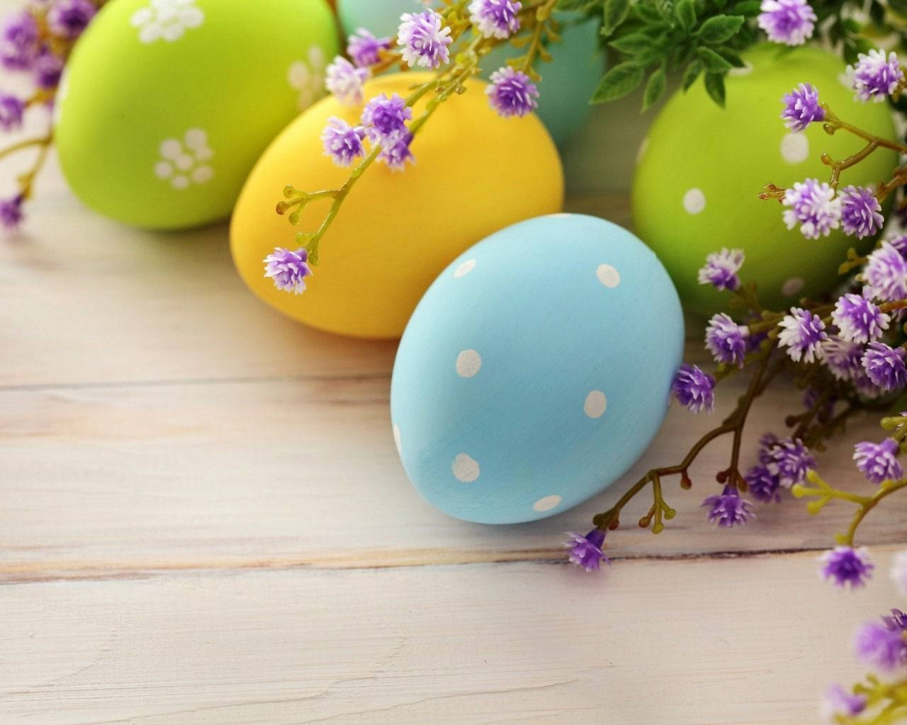 Cute Minimalist Easter, pastel hues, delicate purple flowers, HD Desktop Wallpaper
