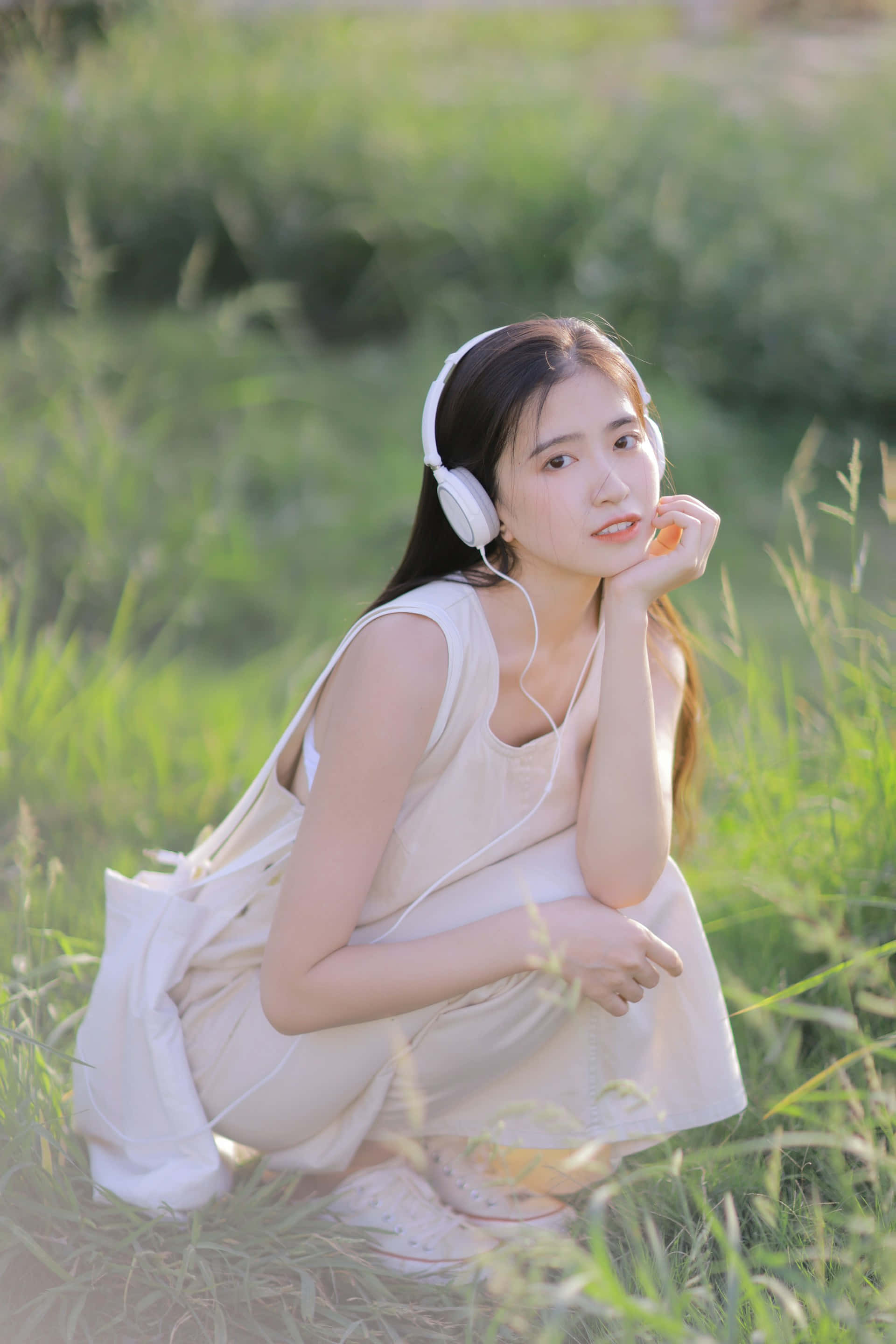 cream dress, white headphones, tall grass, 2K Phone Wallpaper