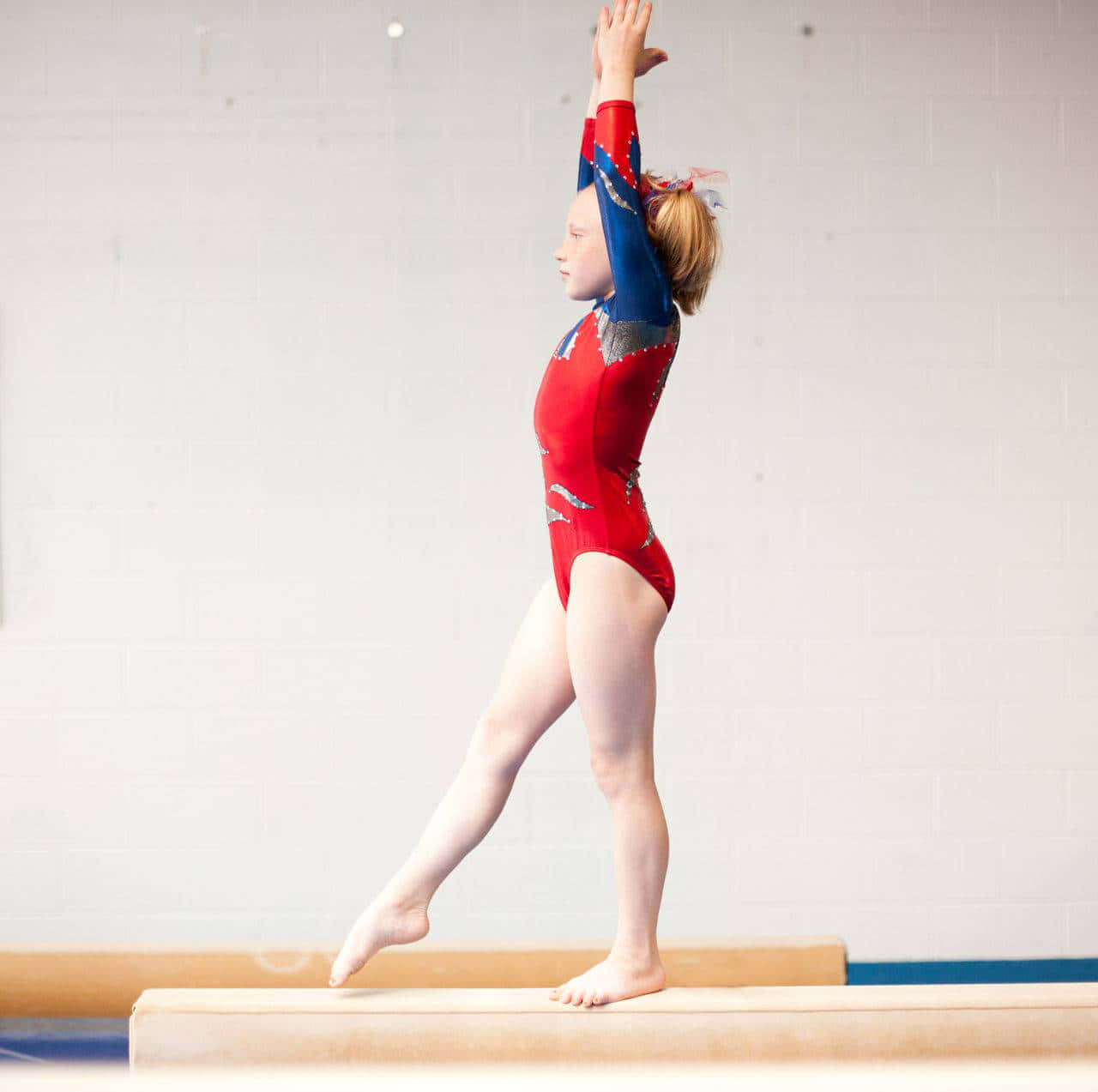 Cute Gymnastics, red and blue leotard, balance beam, HD Desktop Wallpaper