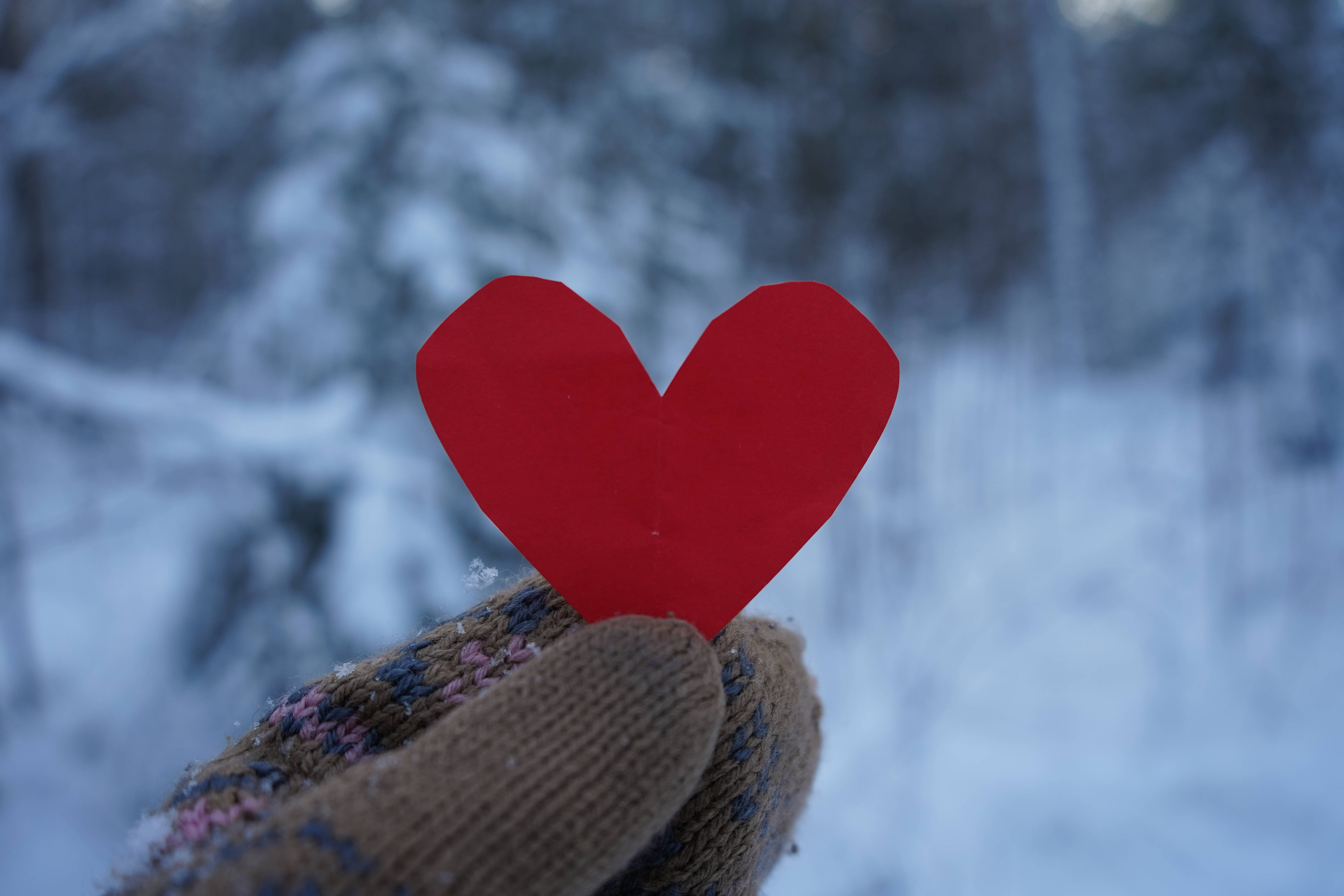 paper heart, knitted glove, bright red, 5K Desktop Wallpaper