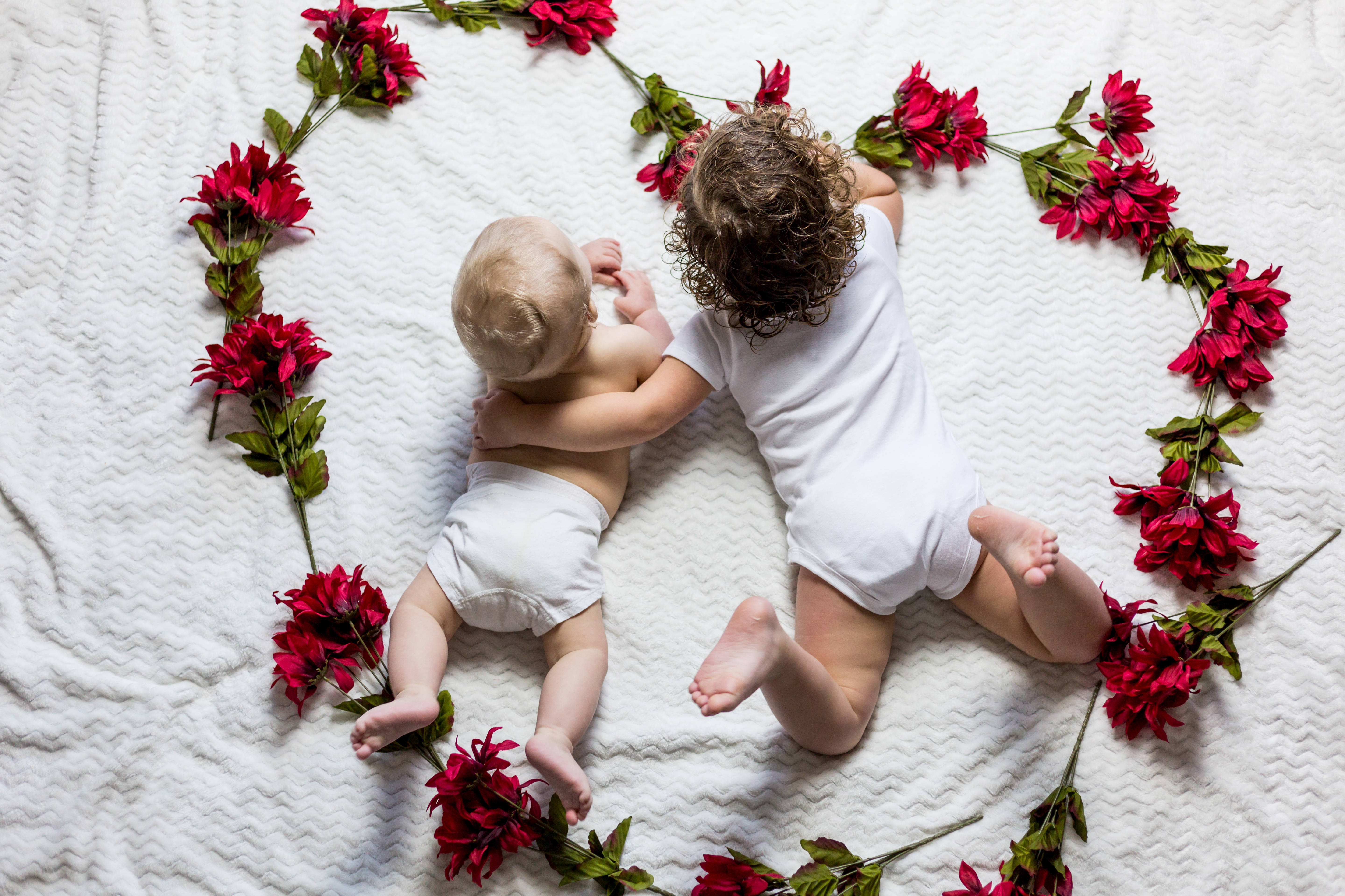 cute flower heart, babies, white textured blanket, 5K Desktop Wallpaper