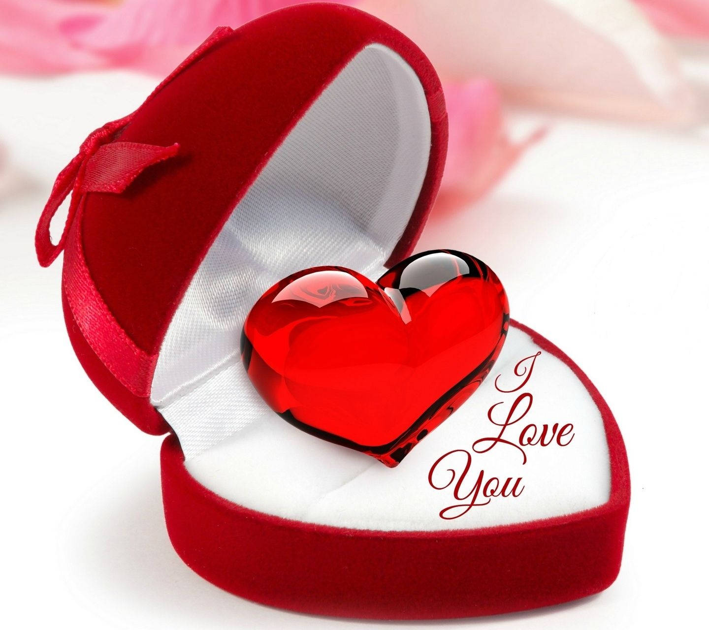 glossy red heart-shaped crystal, velvet box, I Love You scripted on the lid, HD Desktop Wallpaper