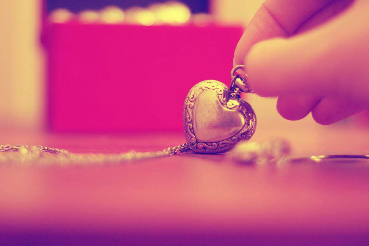 cute heart locket, sepia filter, ornate silver heart locket, SD Desktop Wallpaper