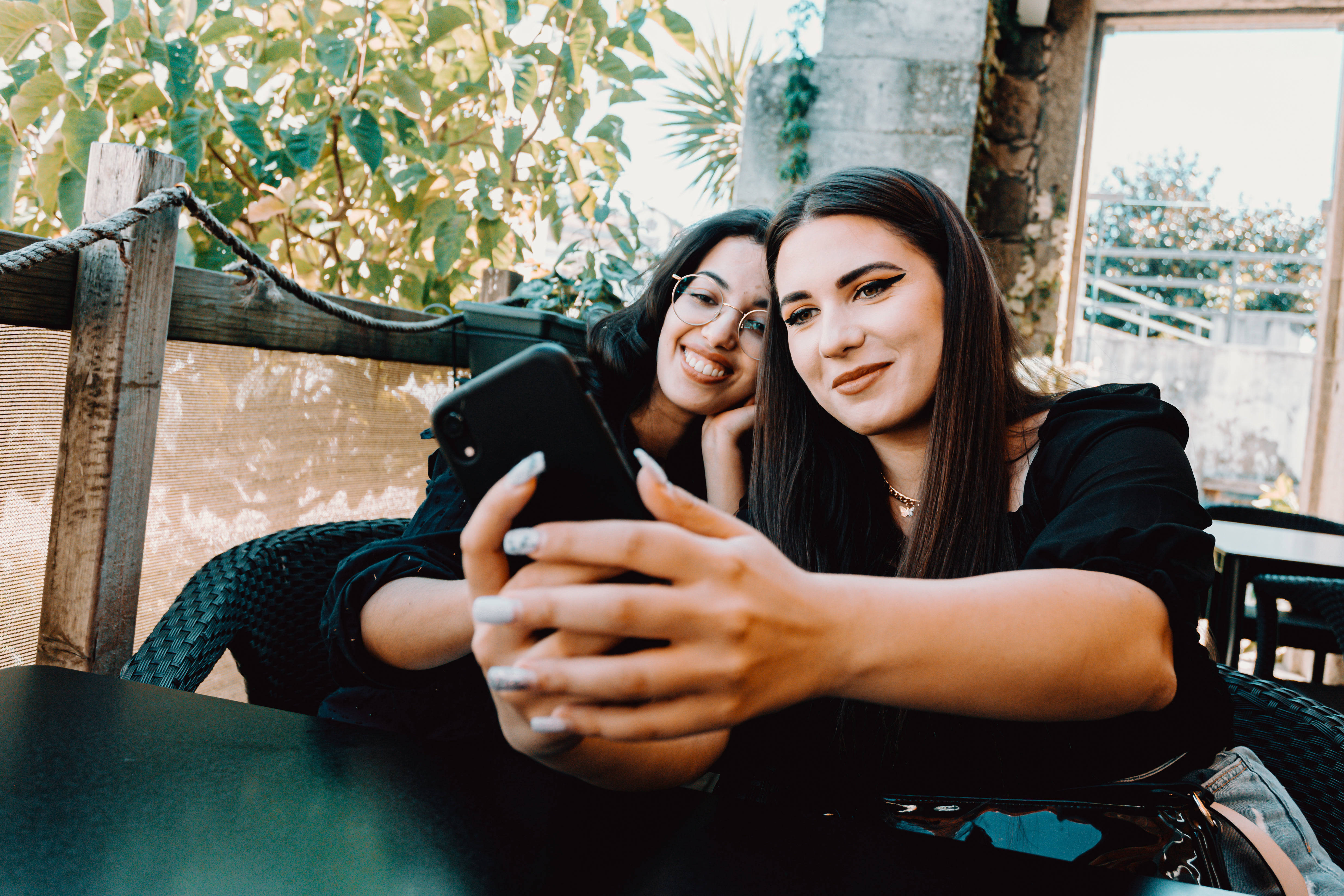 friendship, cute selfie, outdoor cafe, 4K Desktop Wallpaper