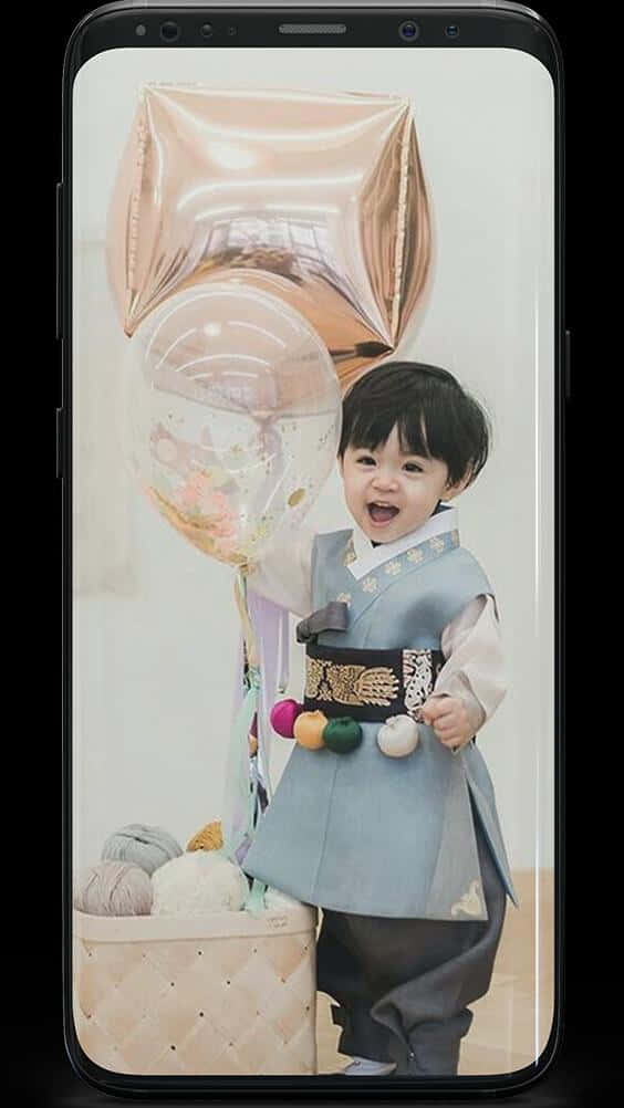Korean toddler, traditional Korean attire, hanbok, SD Phone Wallpaper