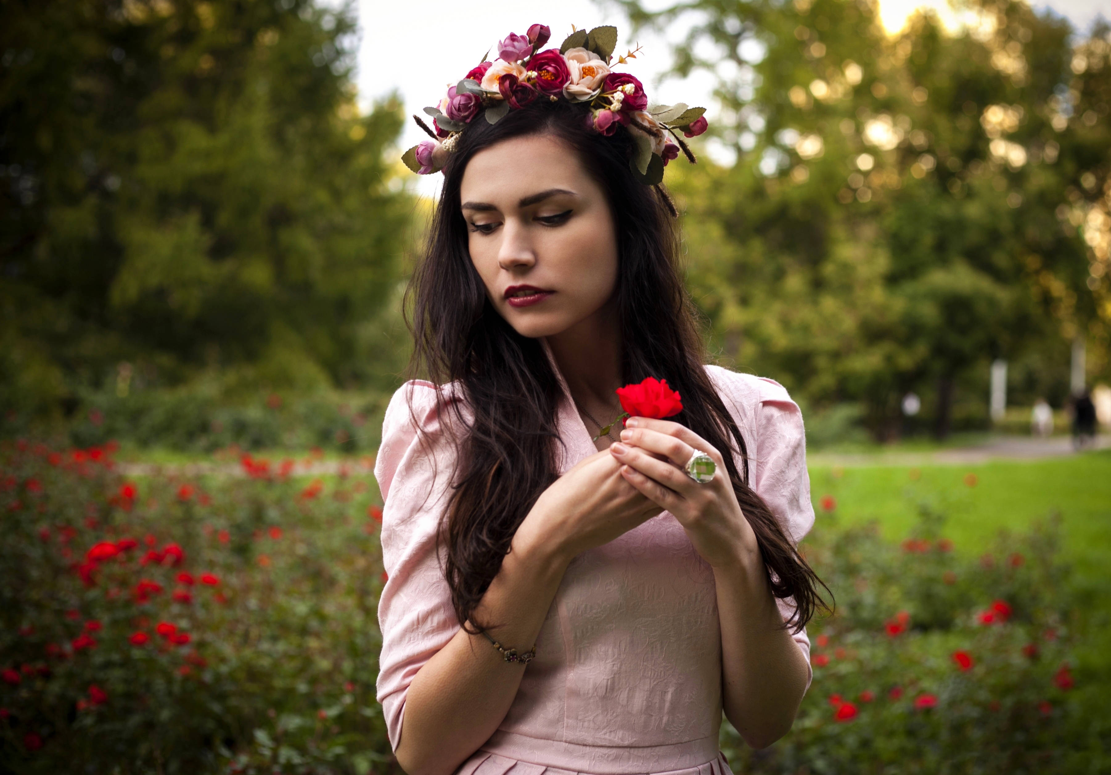 pink dress, floral crown, red rose, 2K Desktop Wallpaper