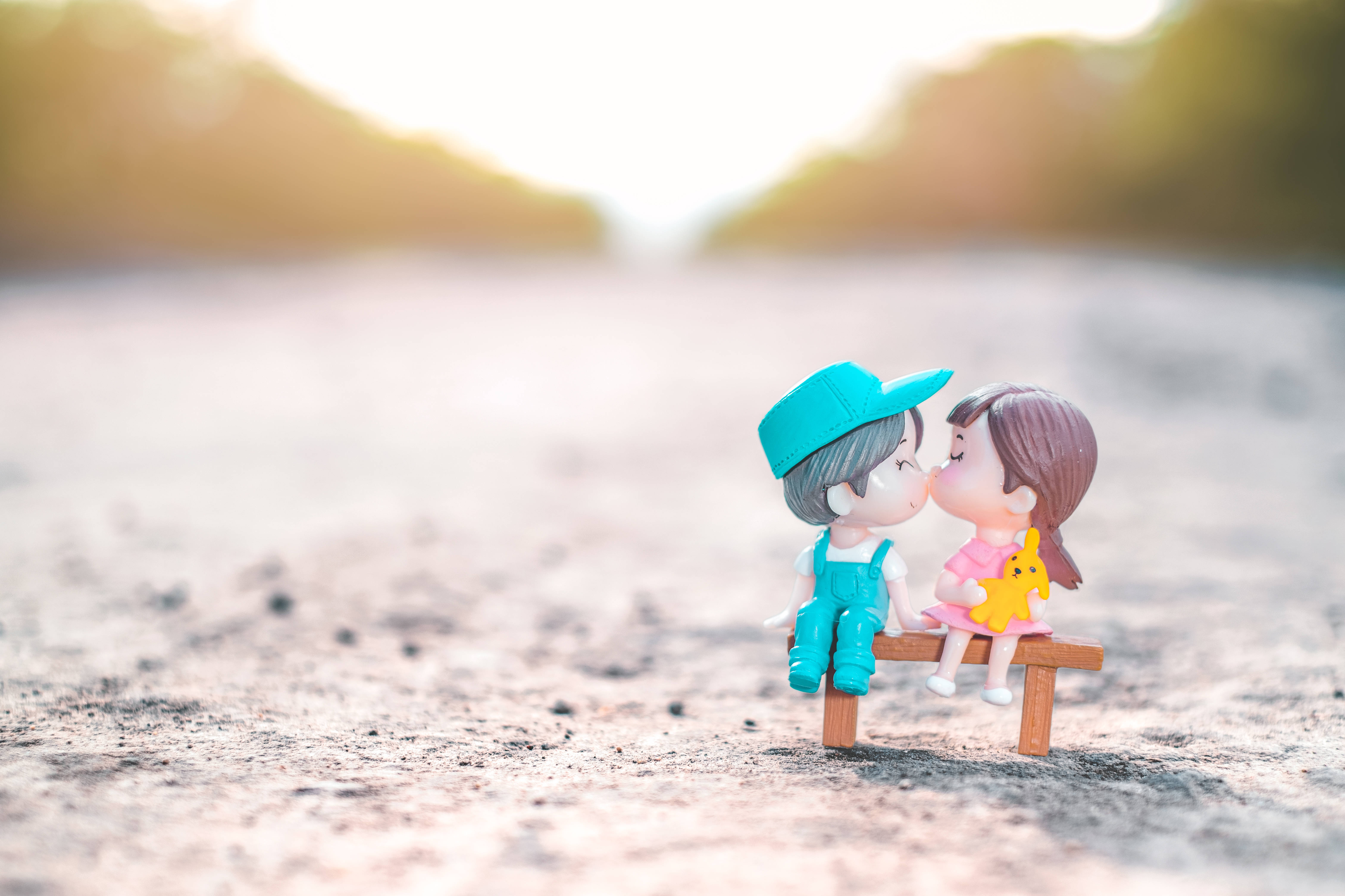 Cute Pink Girl, kiss, miniature figurines, 5K Desktop Wallpaper
