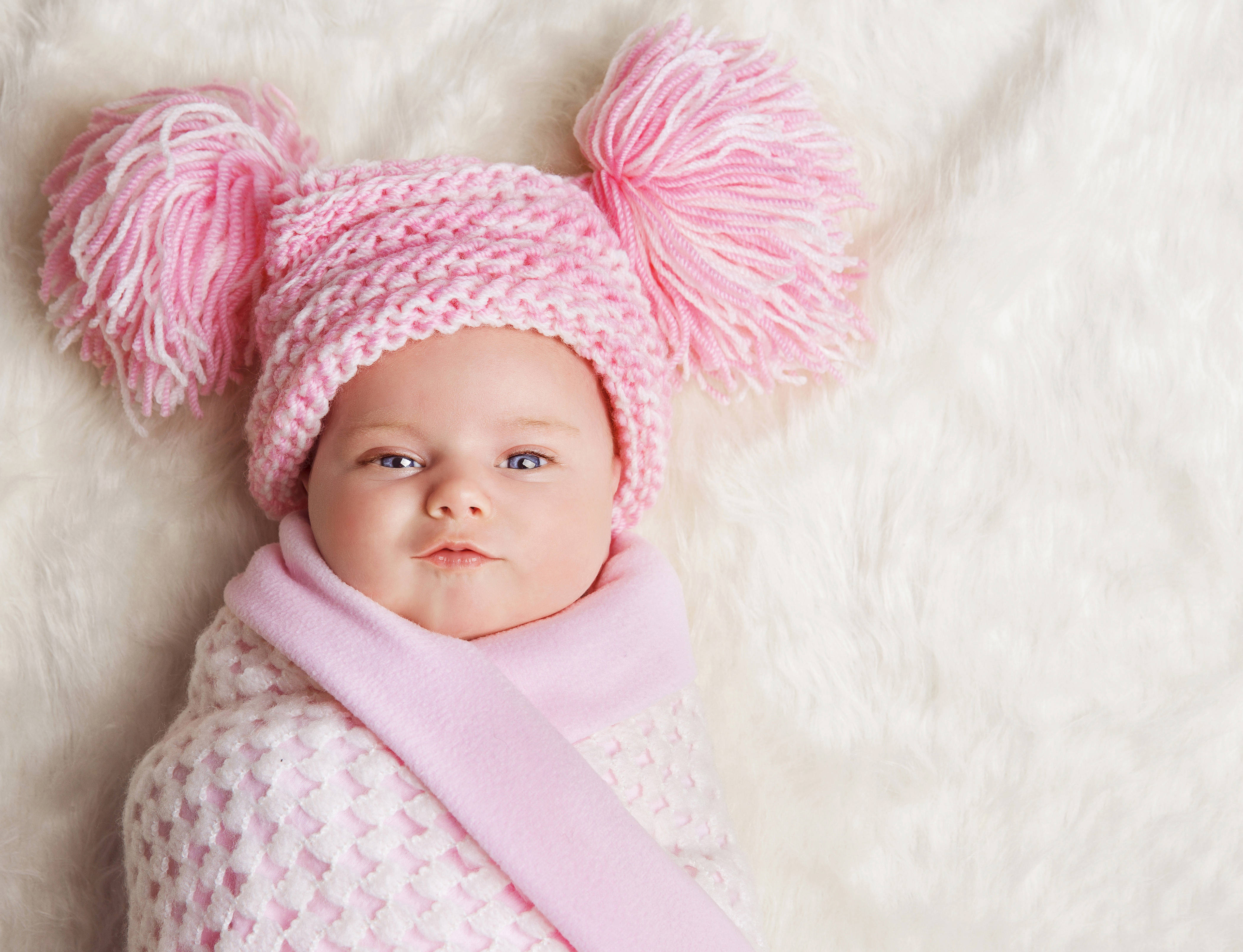 pink knitwear, fluffy pink pom-pom hat, soft white fur blanket, 4K Desktop Wallpaper