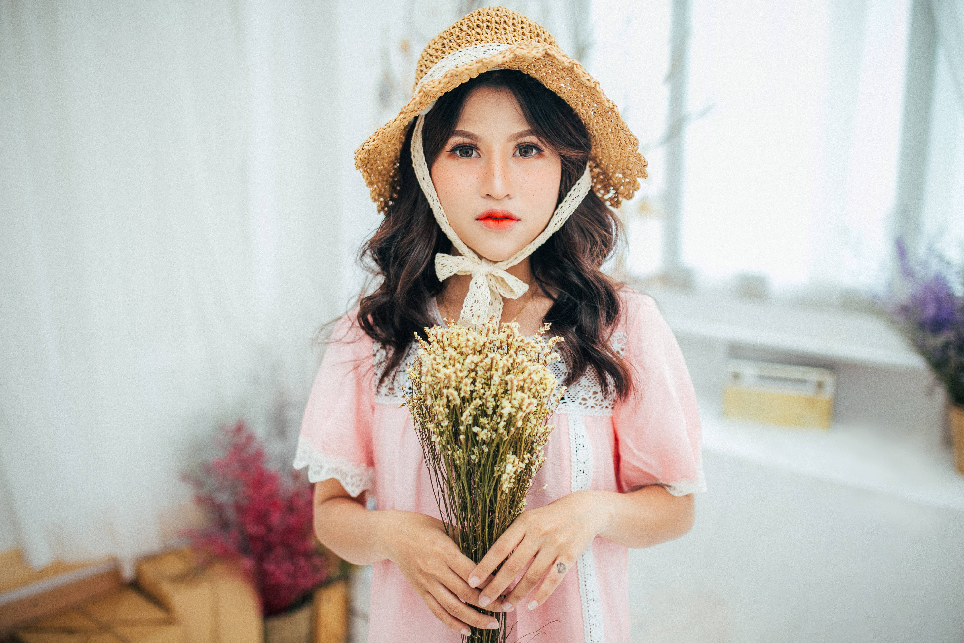 pink spring outfit, straw hat, pink blouse, 4K Desktop Wallpaper