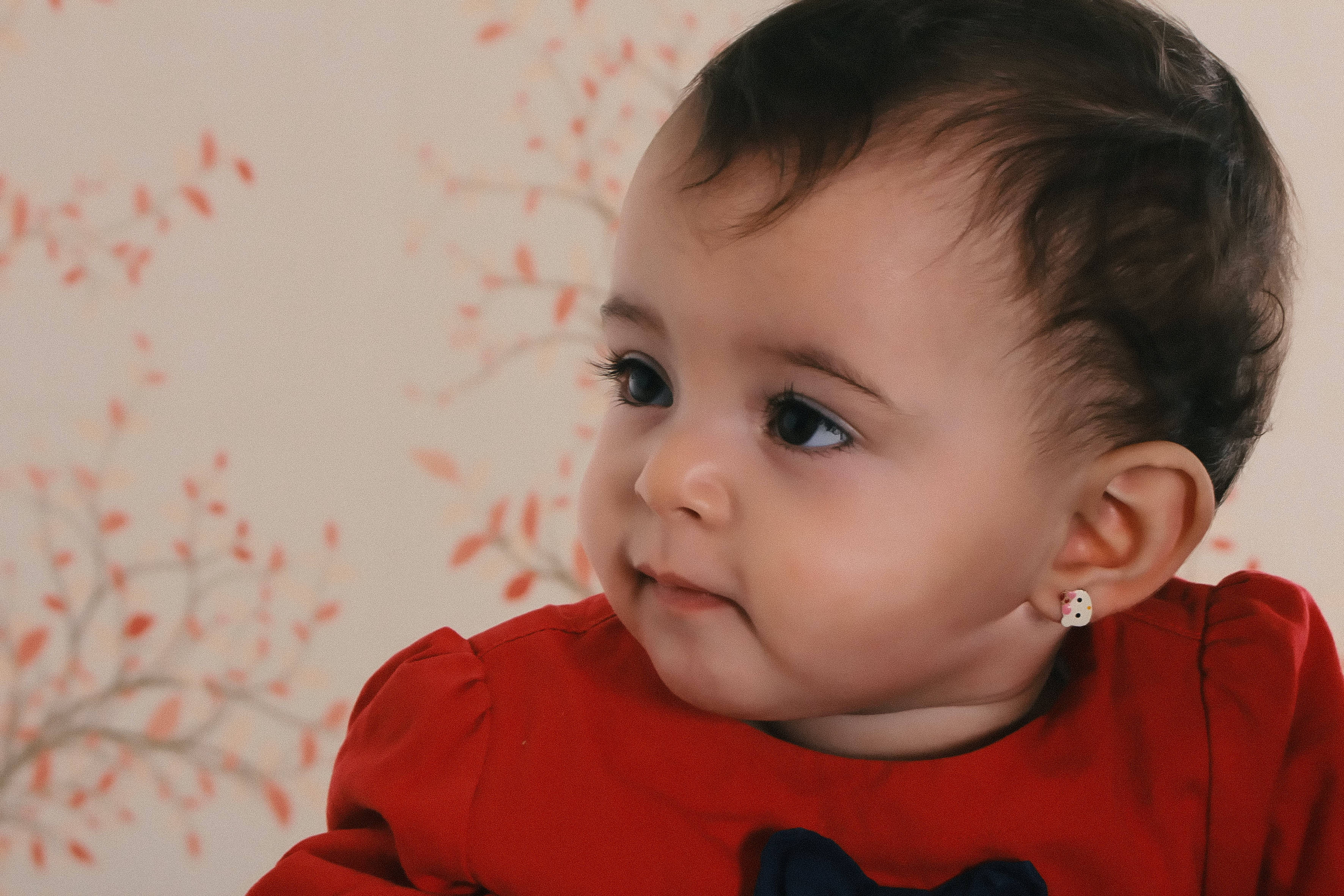 baby girl, dark hair, bright eyes, 2K Desktop Wallpaper