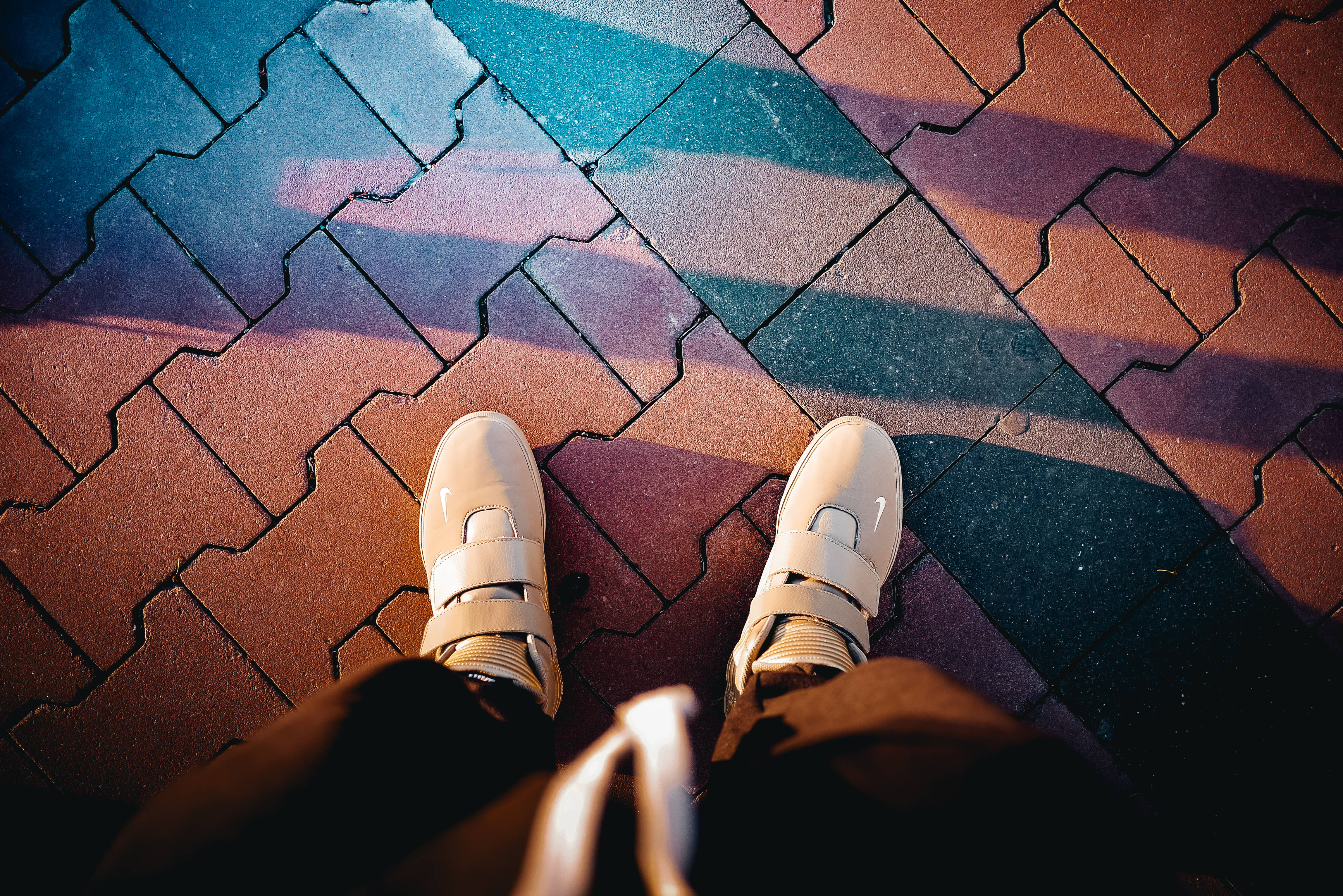 Cool Shoe, gold shoes, white sneakers, 4K Desktop Wallpaper
