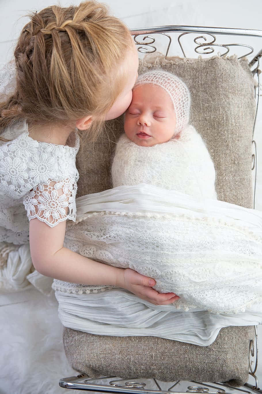 young girl, newborn sibling, white lace, HD Phone Wallpaper