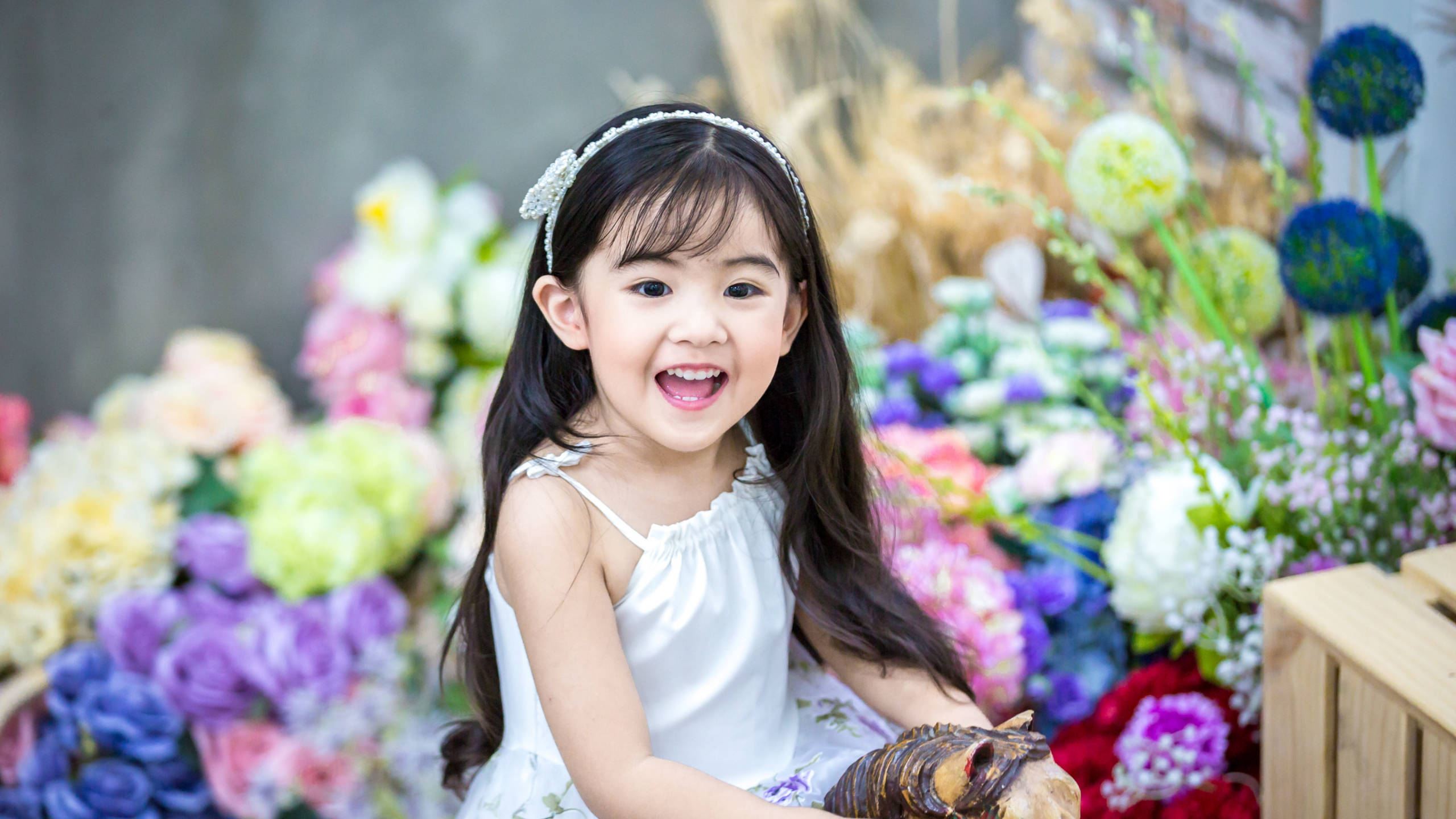 cute smile girl, white dress, vibrant colorful floral arrangement, 2K Desktop Wallpaper