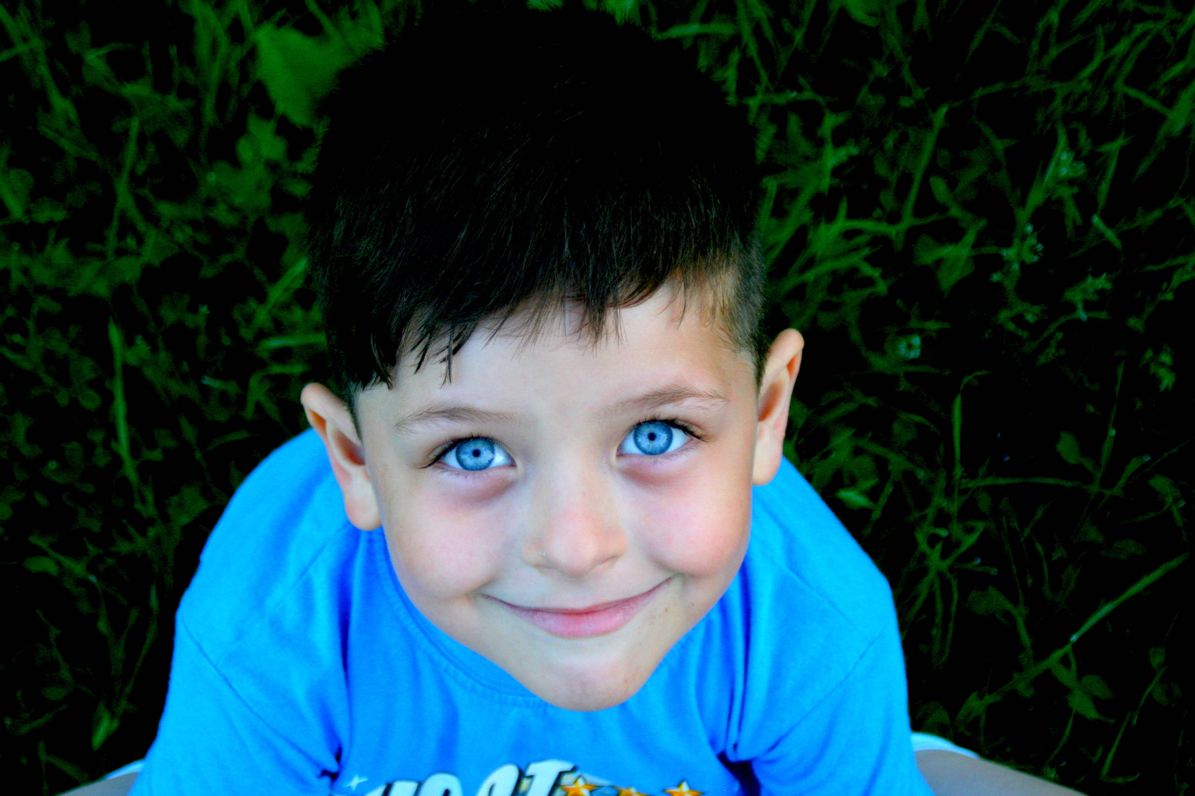 blue eyes, young boy, dark hair, 4K Desktop Wallpaper