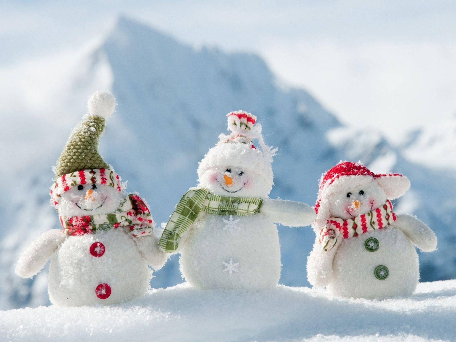 snowman figurines, festive hats, scarves, HD Desktop Wallpaper