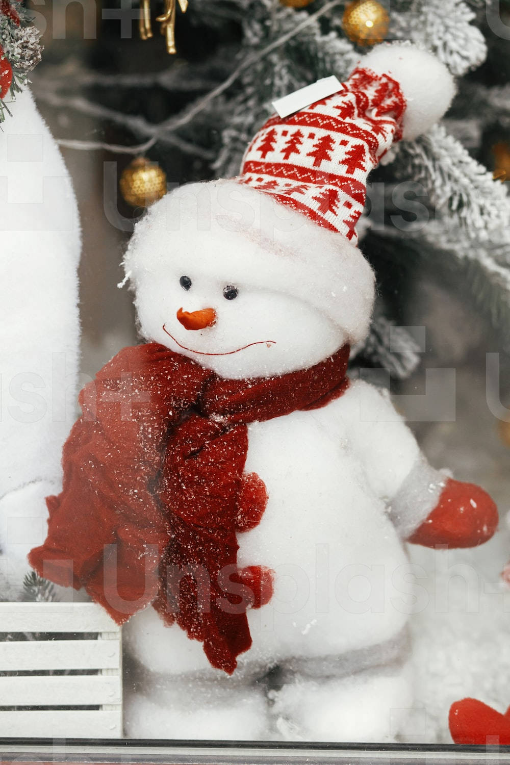 snowman, red patterned hat, red patterned scarf, HD Phone Wallpaper