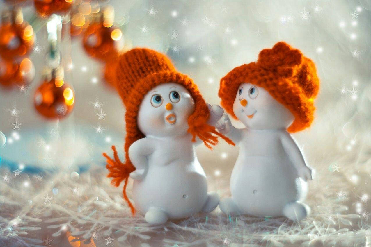 Cute Snow Toys, snowman figurines, orange knit hats, SD Desktop Wallpaper