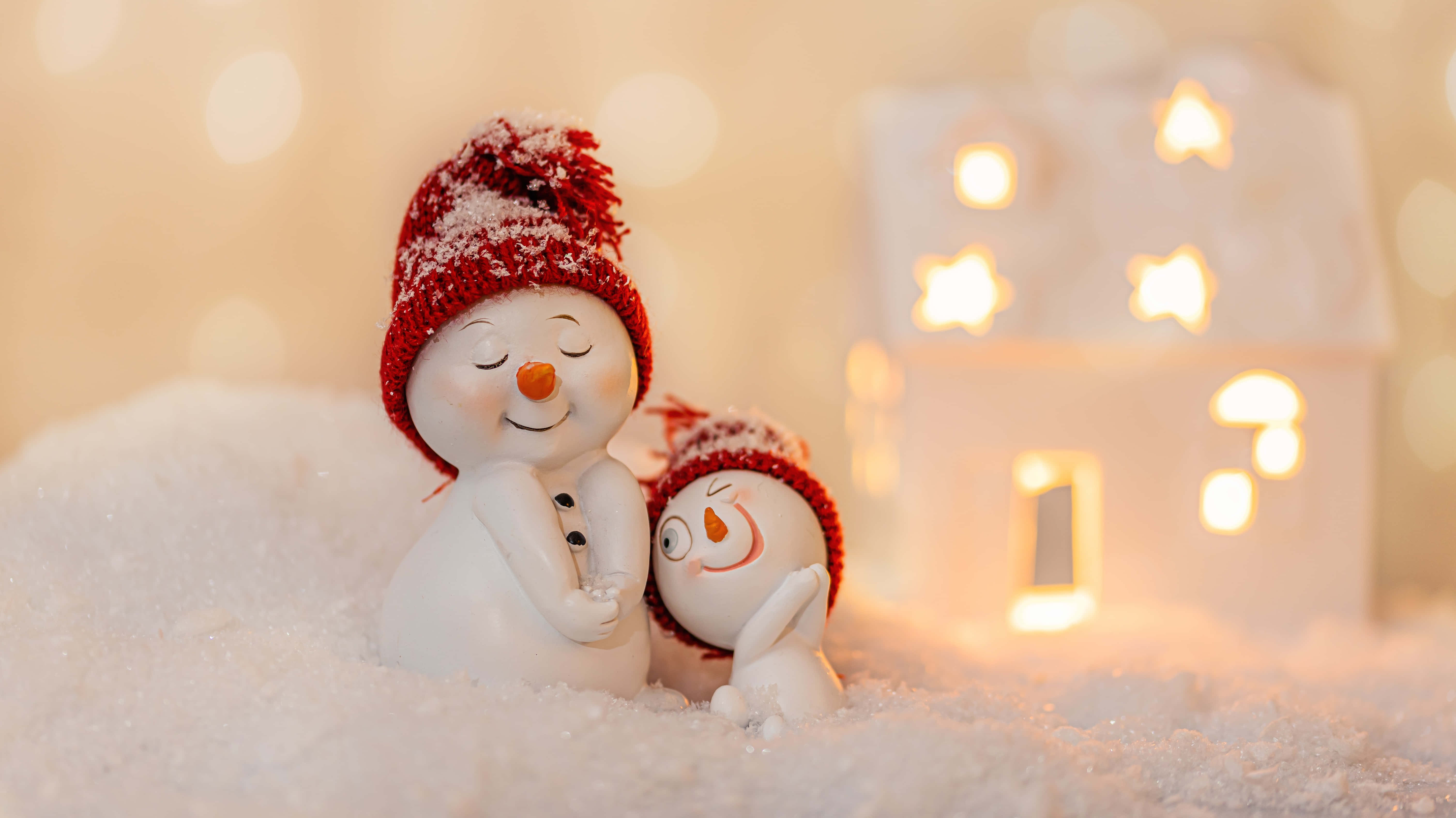 Christmas snow, snowman figurines, red hats, 5K Desktop Wallpaper
