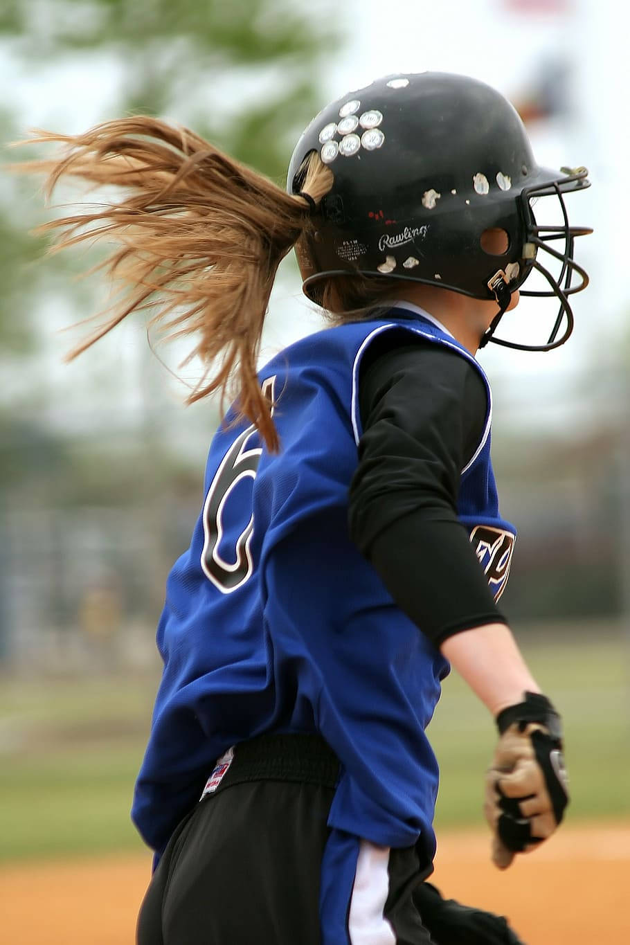 Cute Softball Girl, blue jersey, black helmet, HD Phone Wallpaper