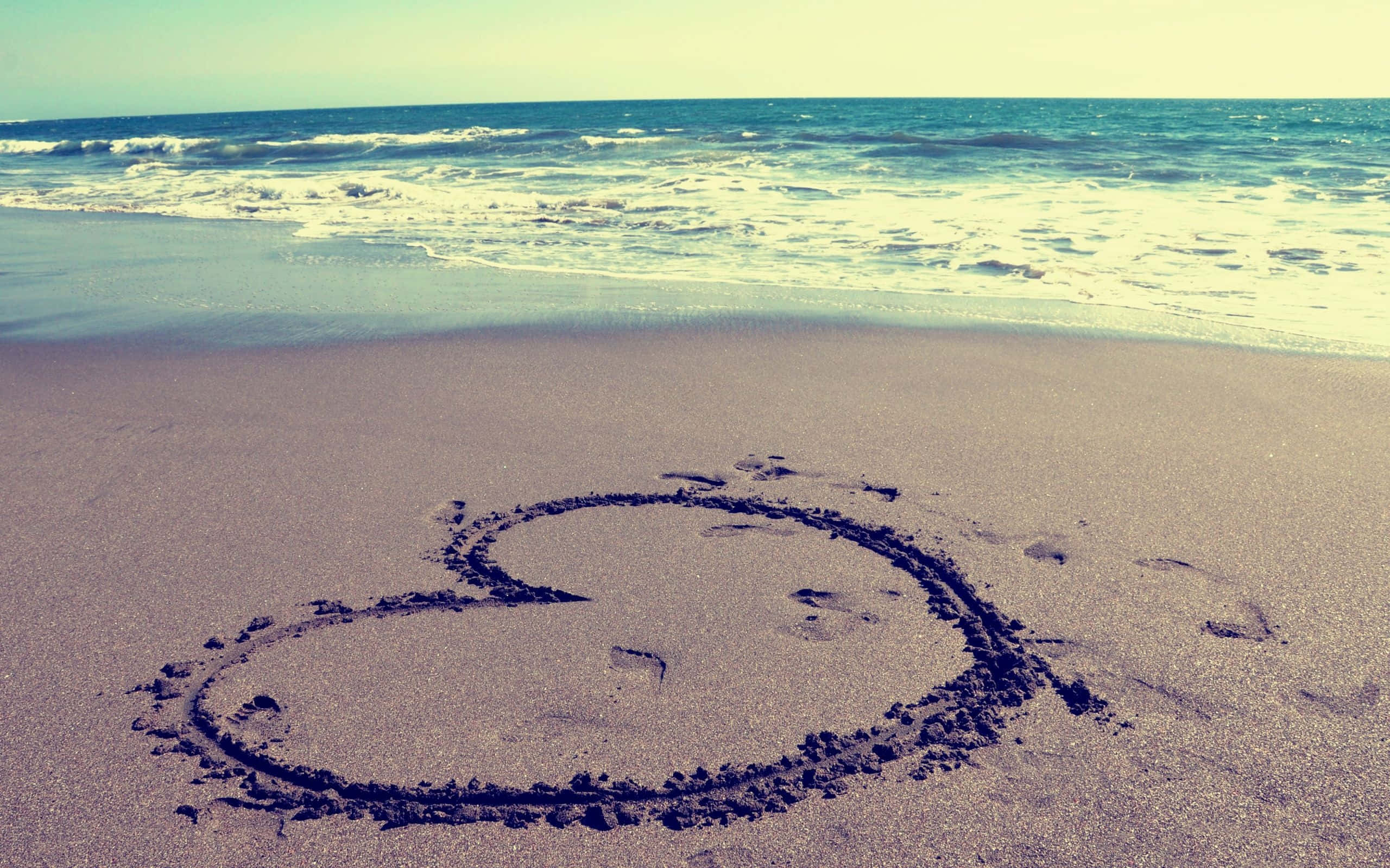 dark sand, beach, turquoise waves, 2K Desktop Wallpaper
