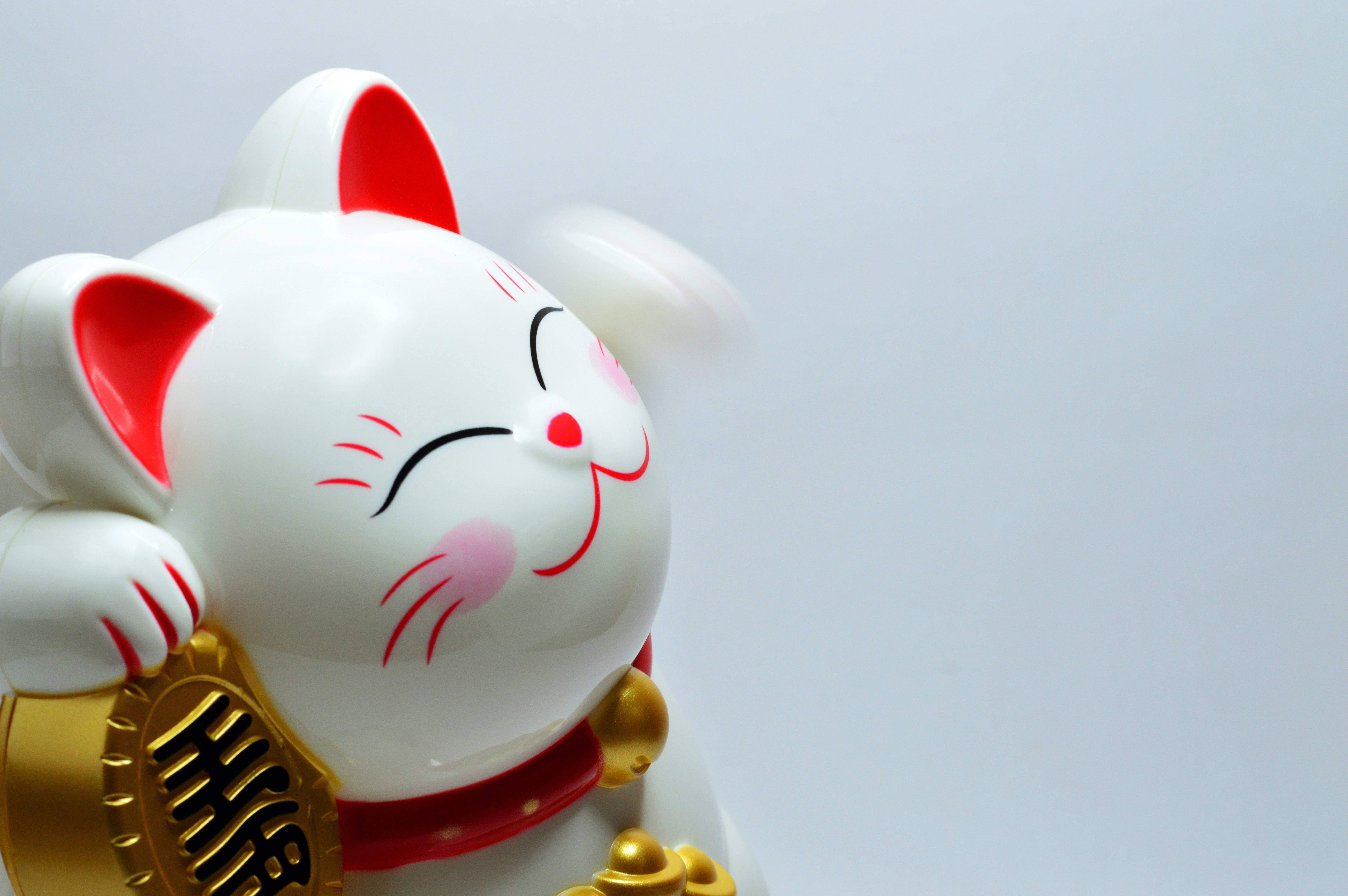 smiling cat, glossy white lucky cat figurine, red accents, 5K Desktop Wallpaper