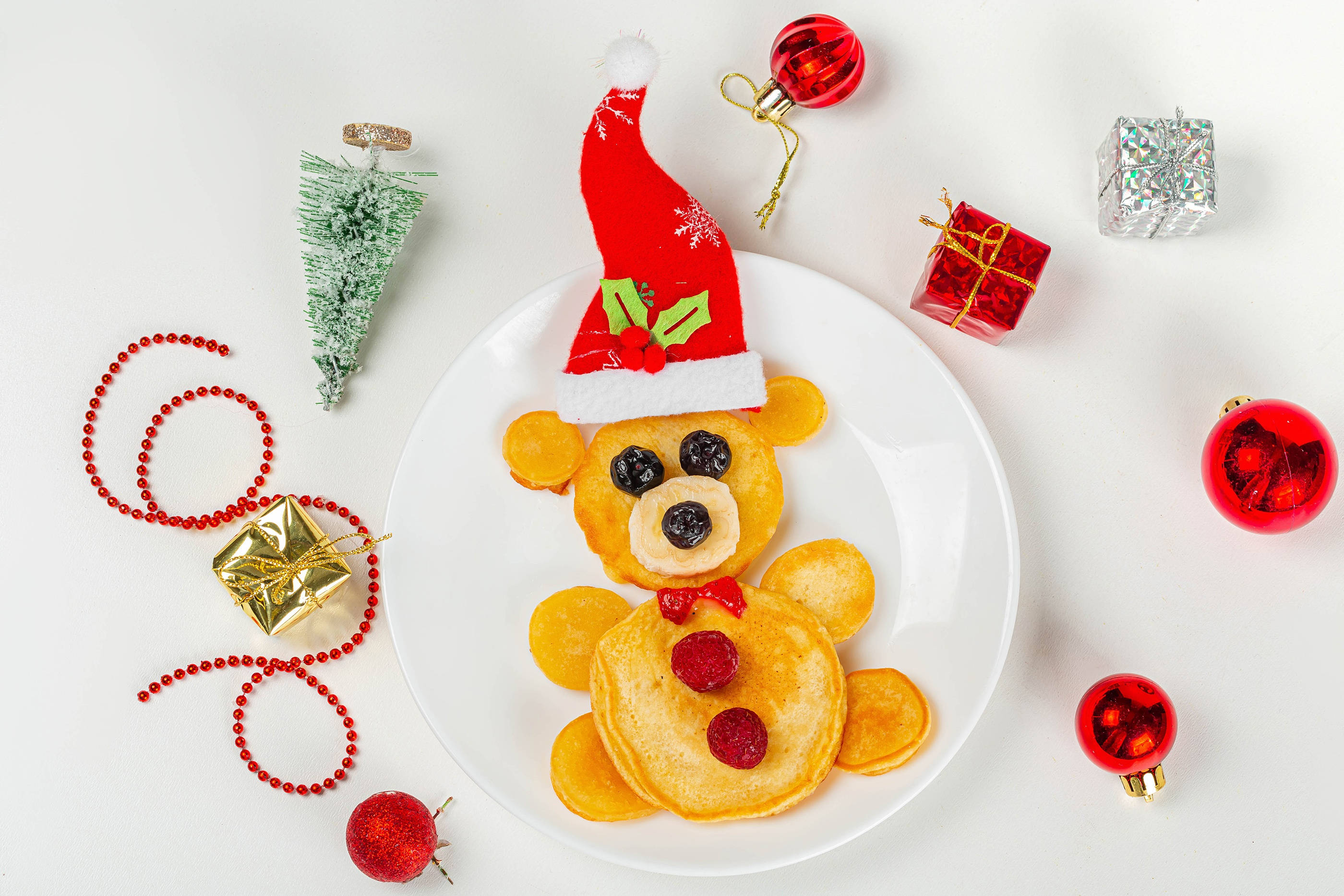 Cute Teddy Bear Pancake Design, red Santa hat, Christmas ornaments, 2K Desktop Wallpaper