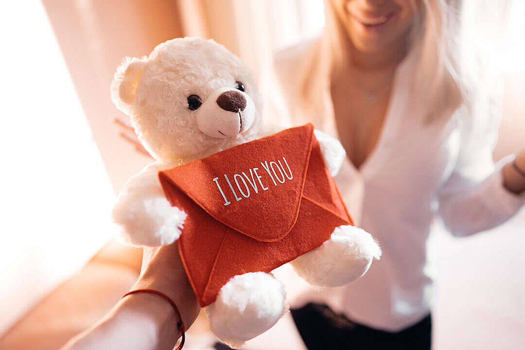 white teddy bear, red envelope, I LOVE YOU, SD Desktop Wallpaper