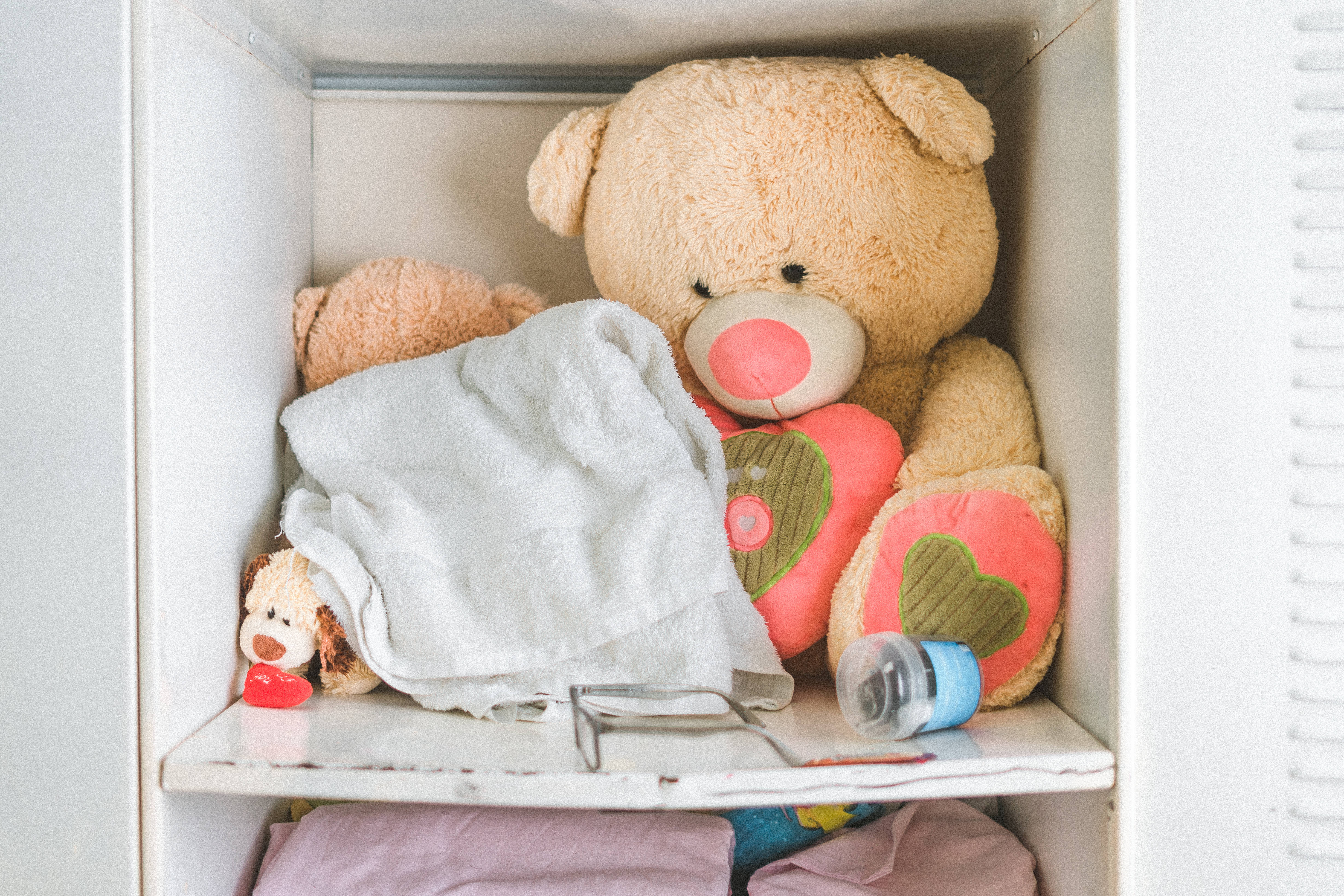 cute teddy bear, pink heart patches, white closet shelf, 5K Desktop Wallpaper