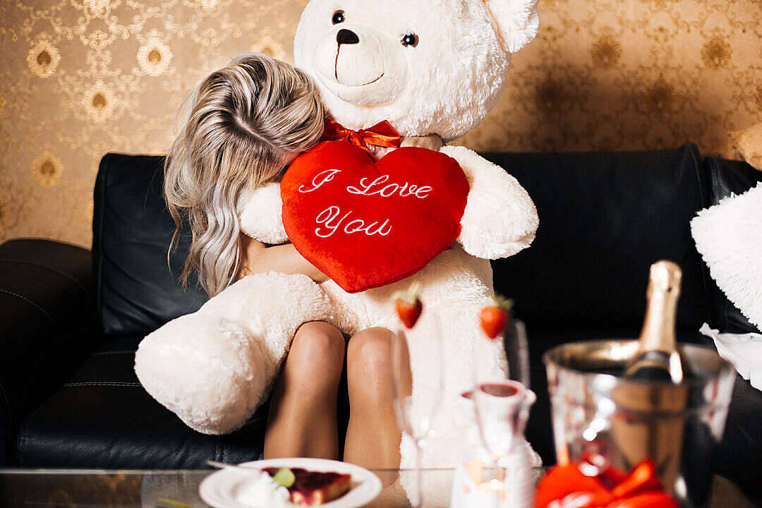 giant white teddy bear, red heart pillow, I Love You, SD Desktop Wallpaper
