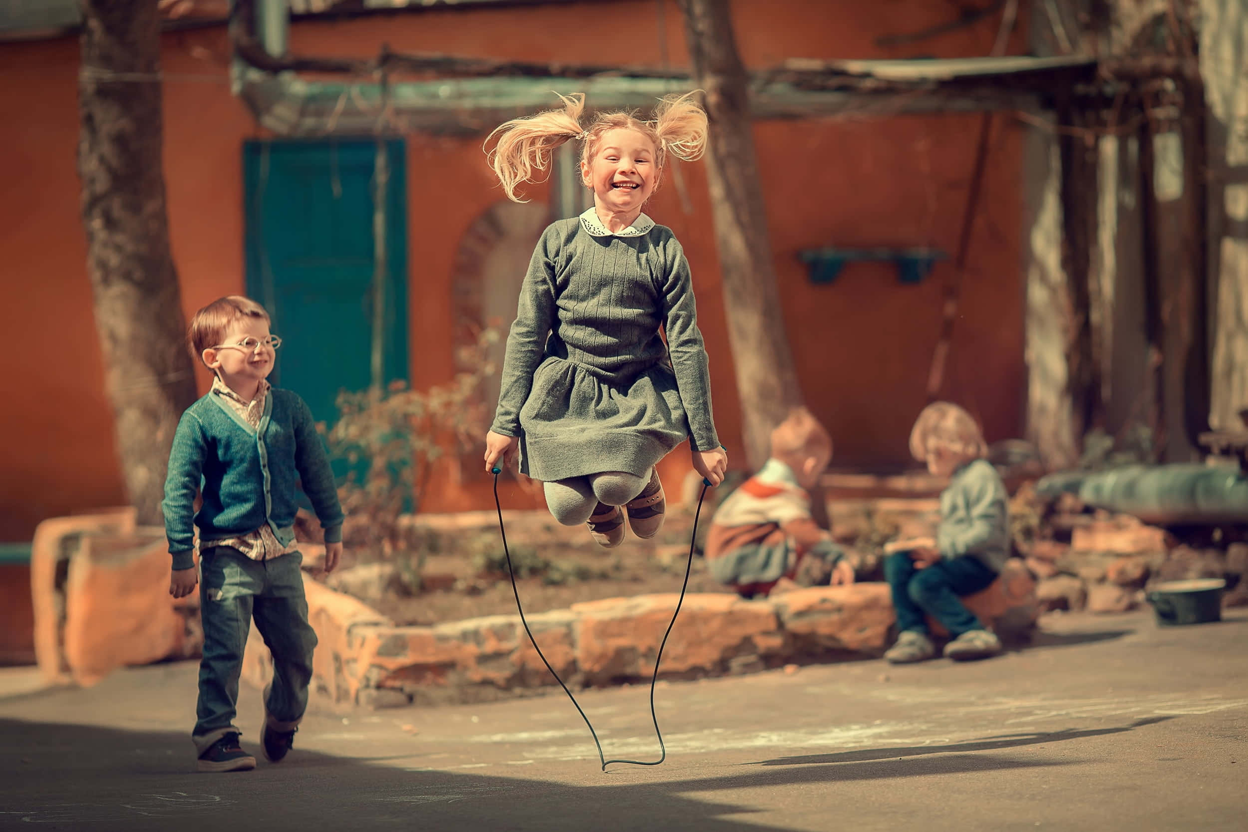 joyful girl, boy watching, sunlit courtyard, Full HD Desktop Wallpaper