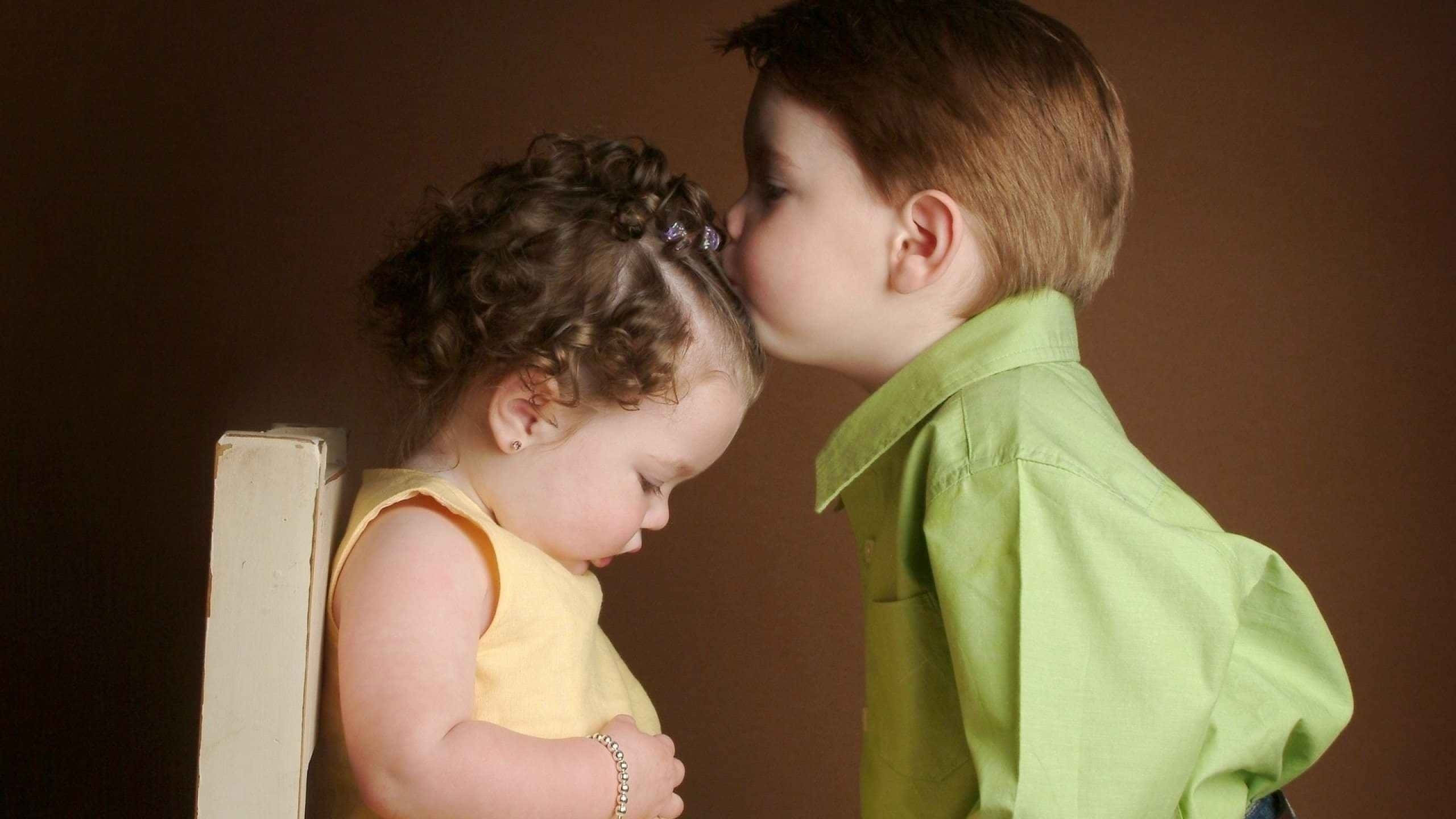 young boy, green shirt, toddler girl, 2K Desktop Wallpaper