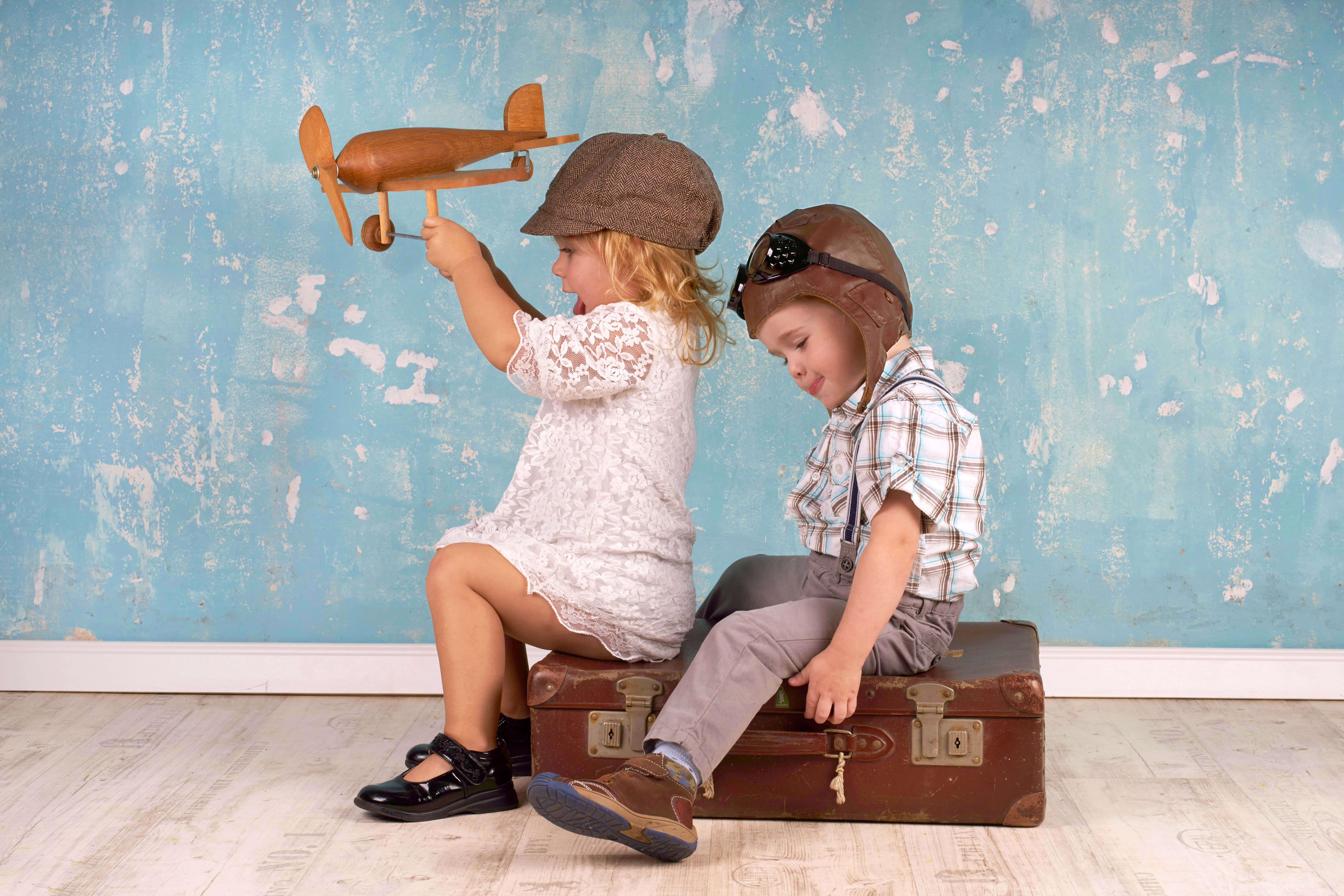 vintage pilot gear, suitcase, weathered blue wall, 5K Desktop Wallpaper