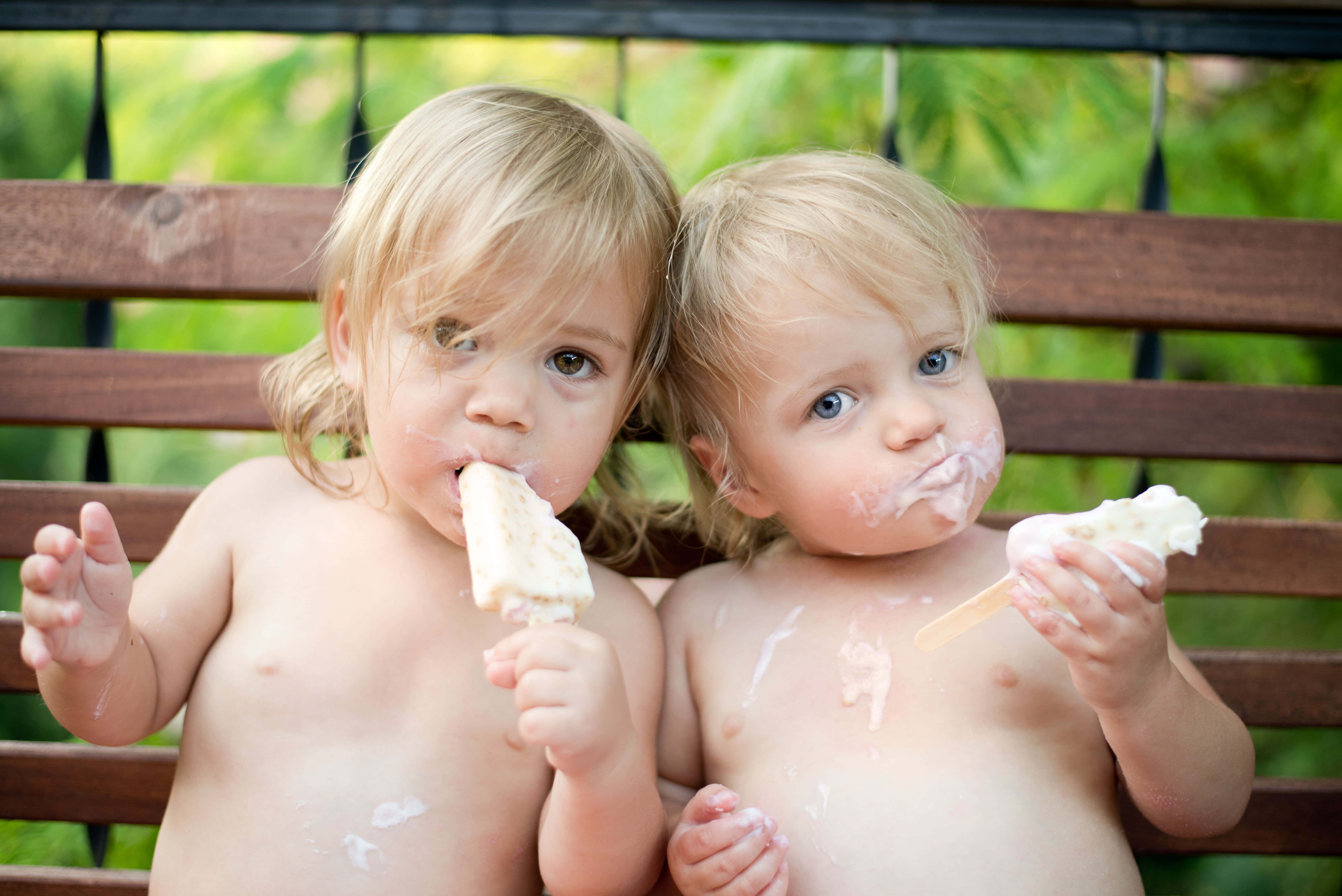 toddler, blonde hair, wooden bench, 5K Desktop Wallpaper