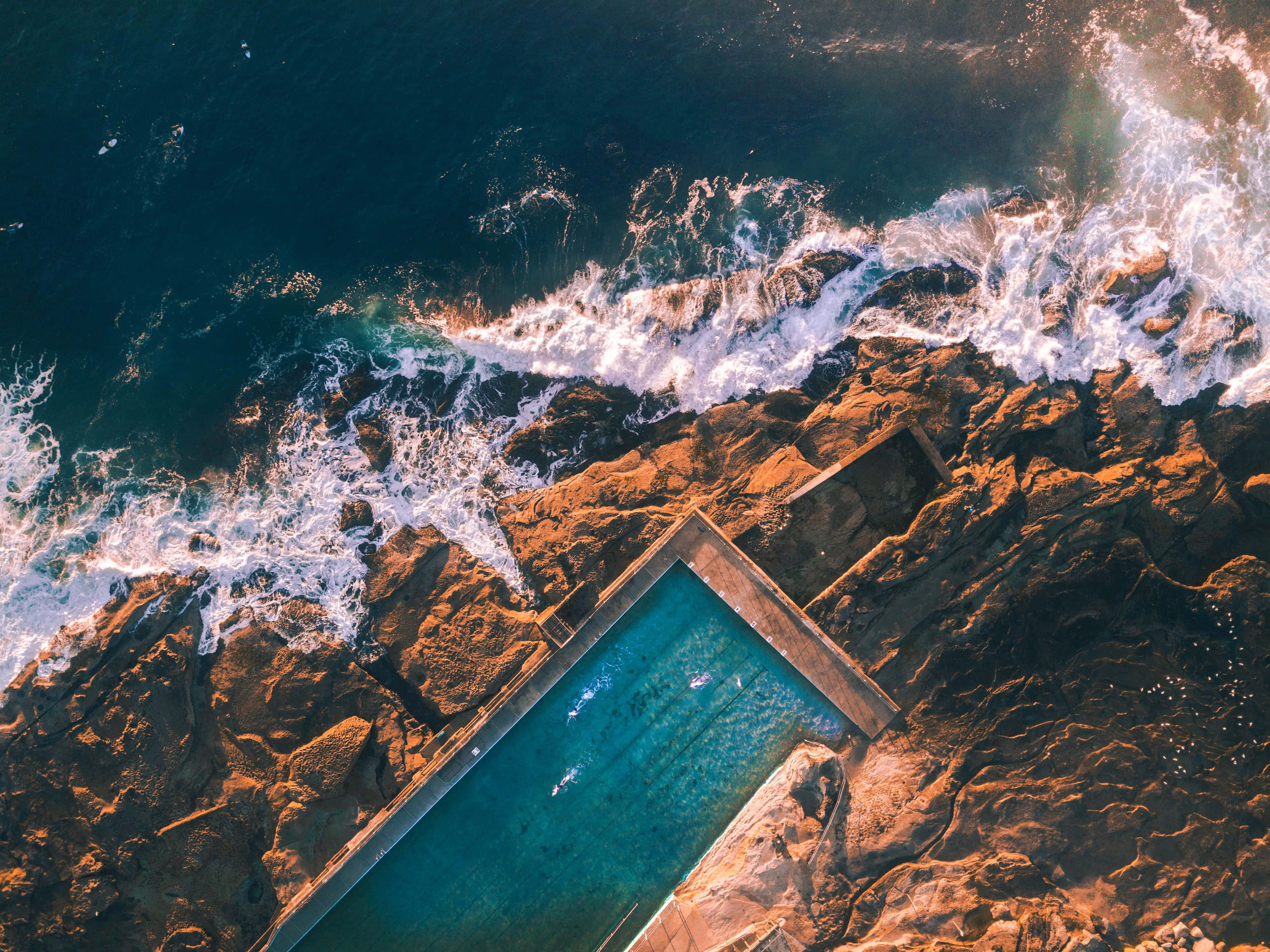 tropical island, infinity pool, rugged cliffs, 4K Desktop Wallpaper