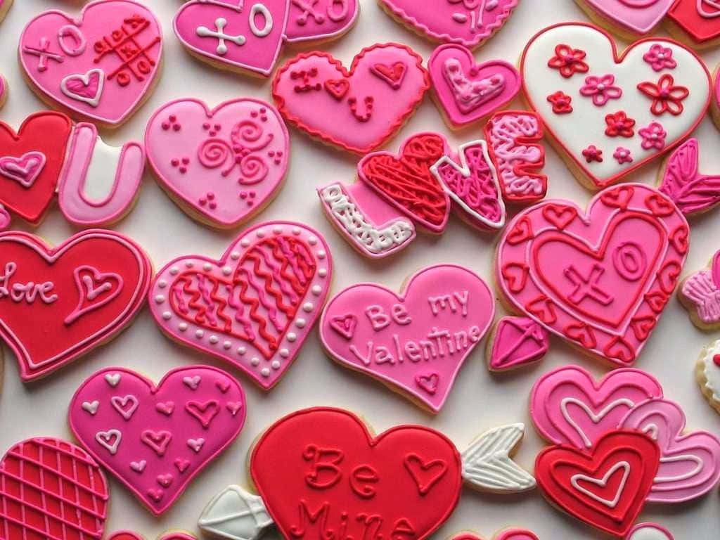 Cute Valentine, heart-shaped cookies, pink and red, SD Desktop Wallpaper