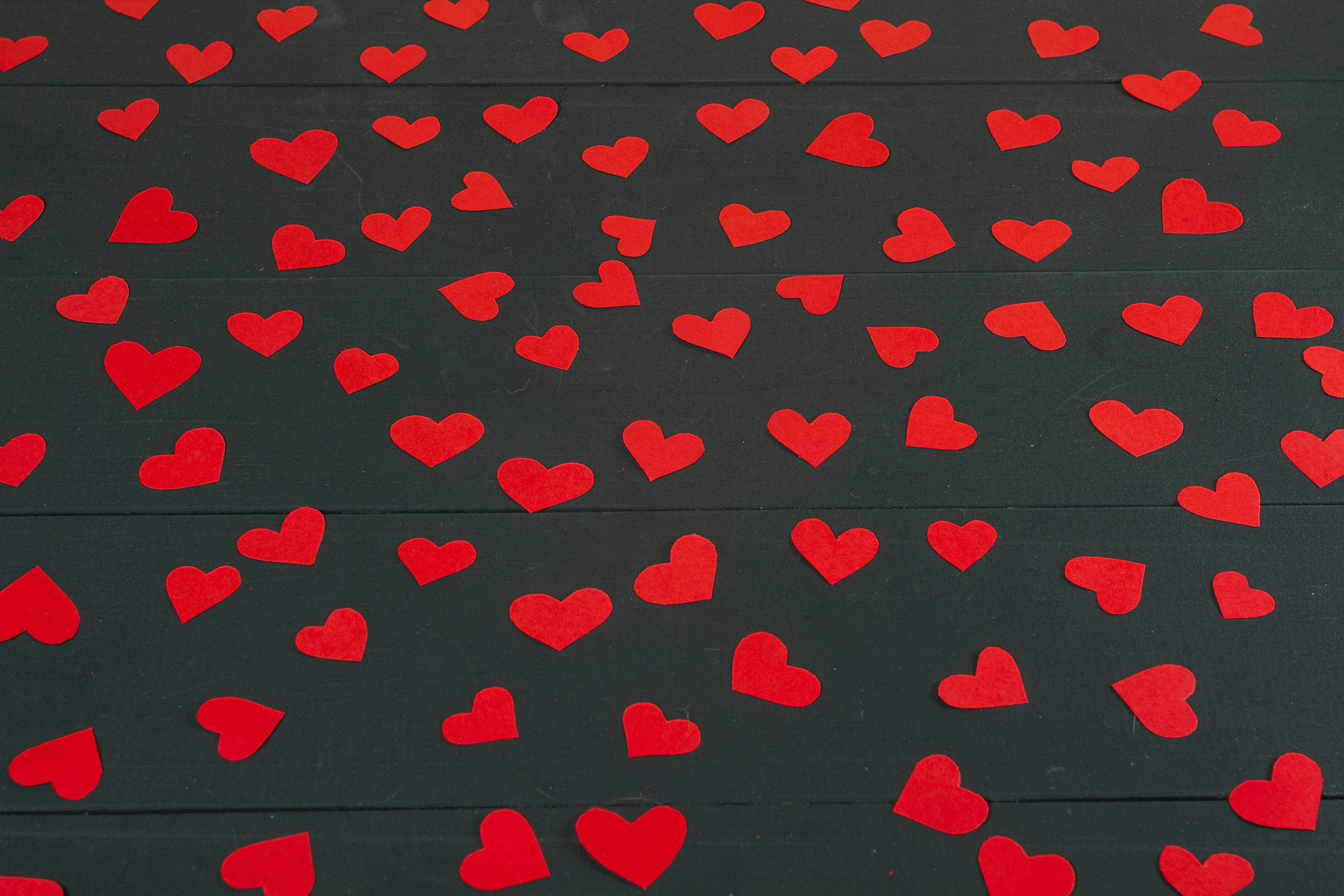 red paper hearts, dark wooden surface, festive pattern, 4K Desktop Wallpaper