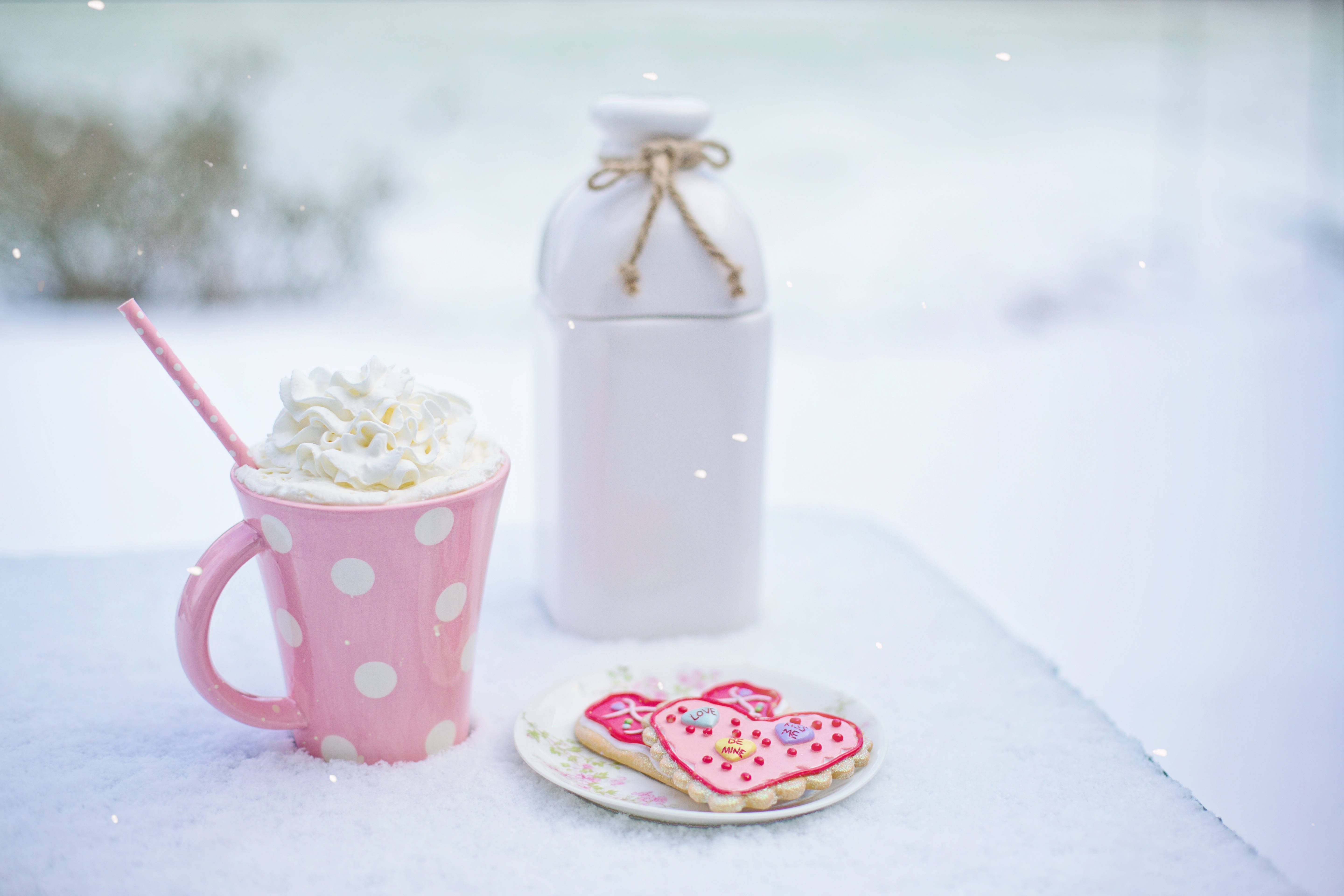 pink polka-dot mug, whipped cream, straw, 5K Desktop Wallpaper