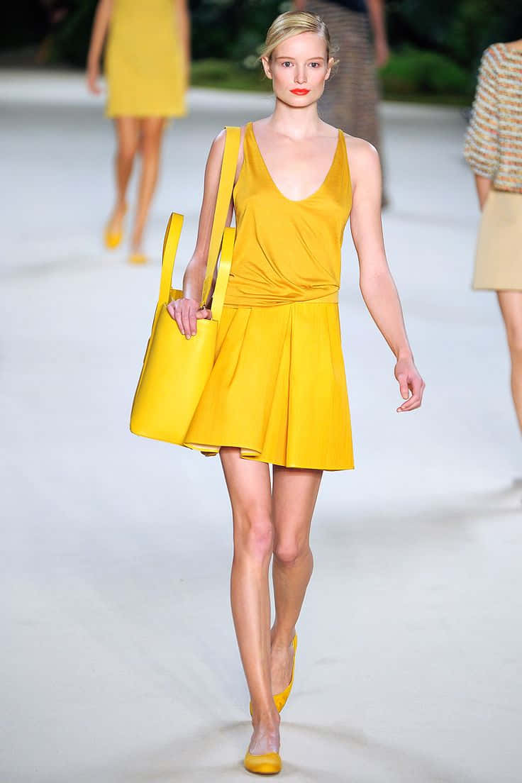 yellow sleeveless dress, matching bag, bright studio lights, SD Phone Wallpaper