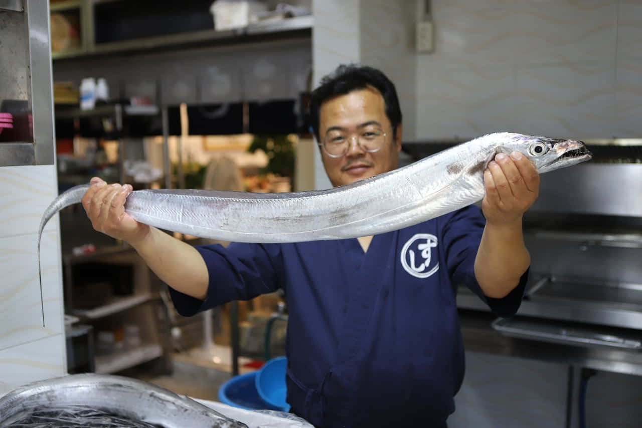 chef, blue uniform, long slender silver fish, HD Desktop Wallpaper