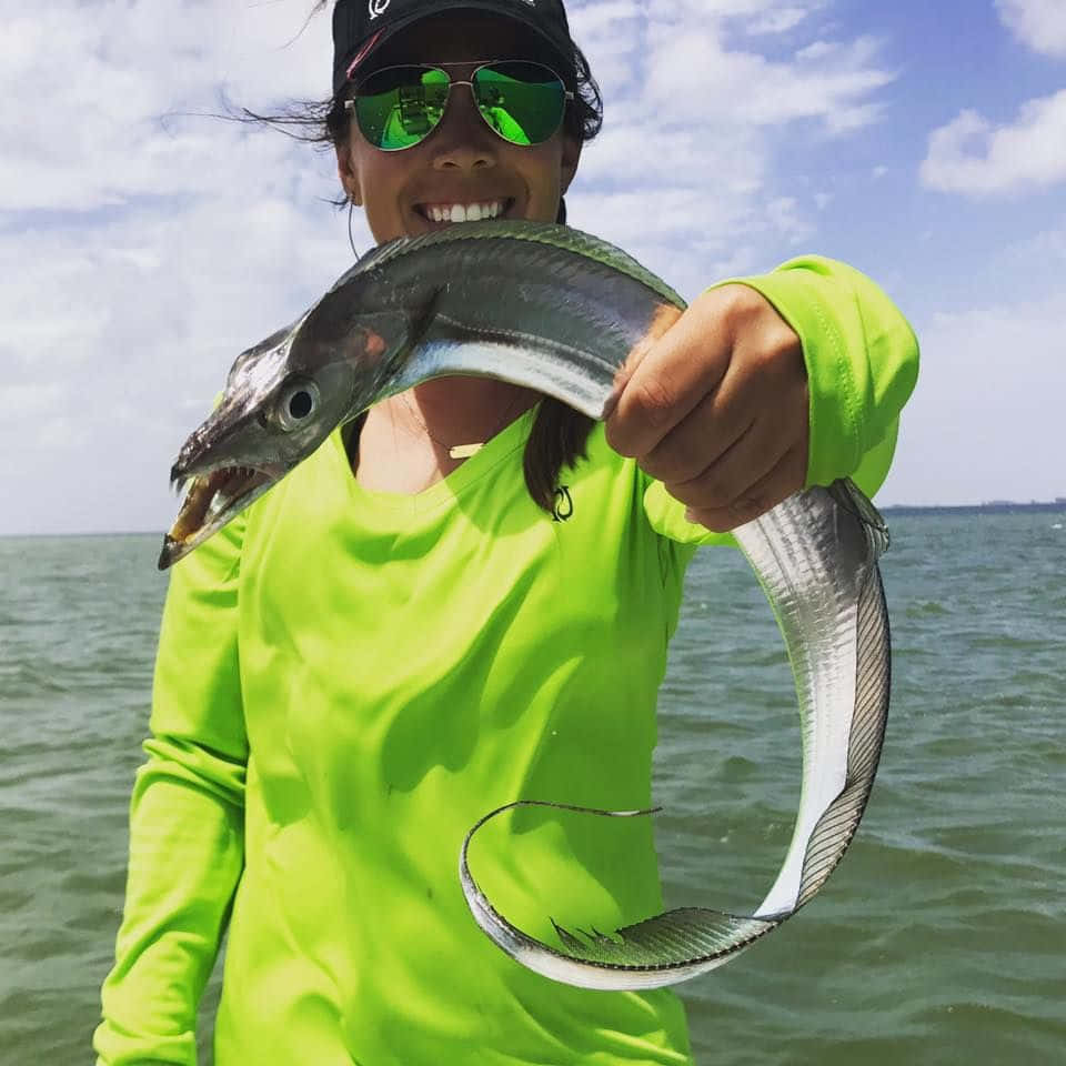 Cutlassfish, anglers, bright green shirt, SD Desktop Wallpaper