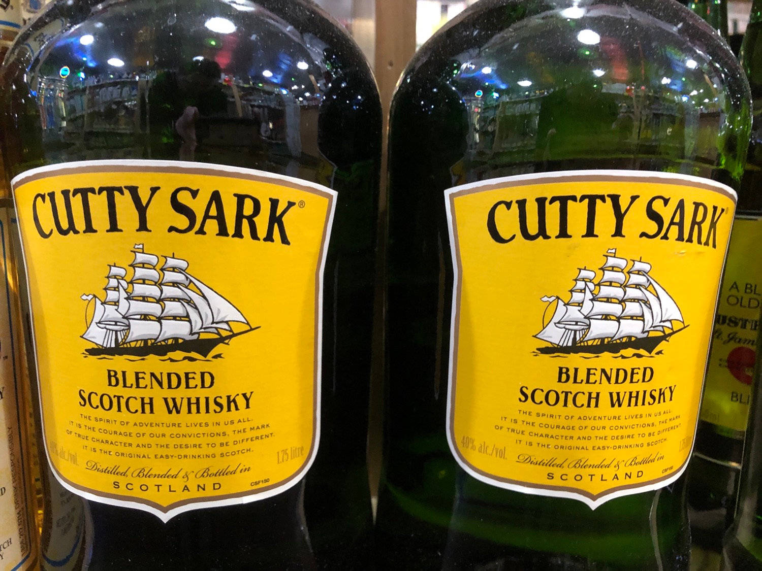 Cutty Sark, blended scotch whisky, dark glass bottles, HD Desktop Wallpaper