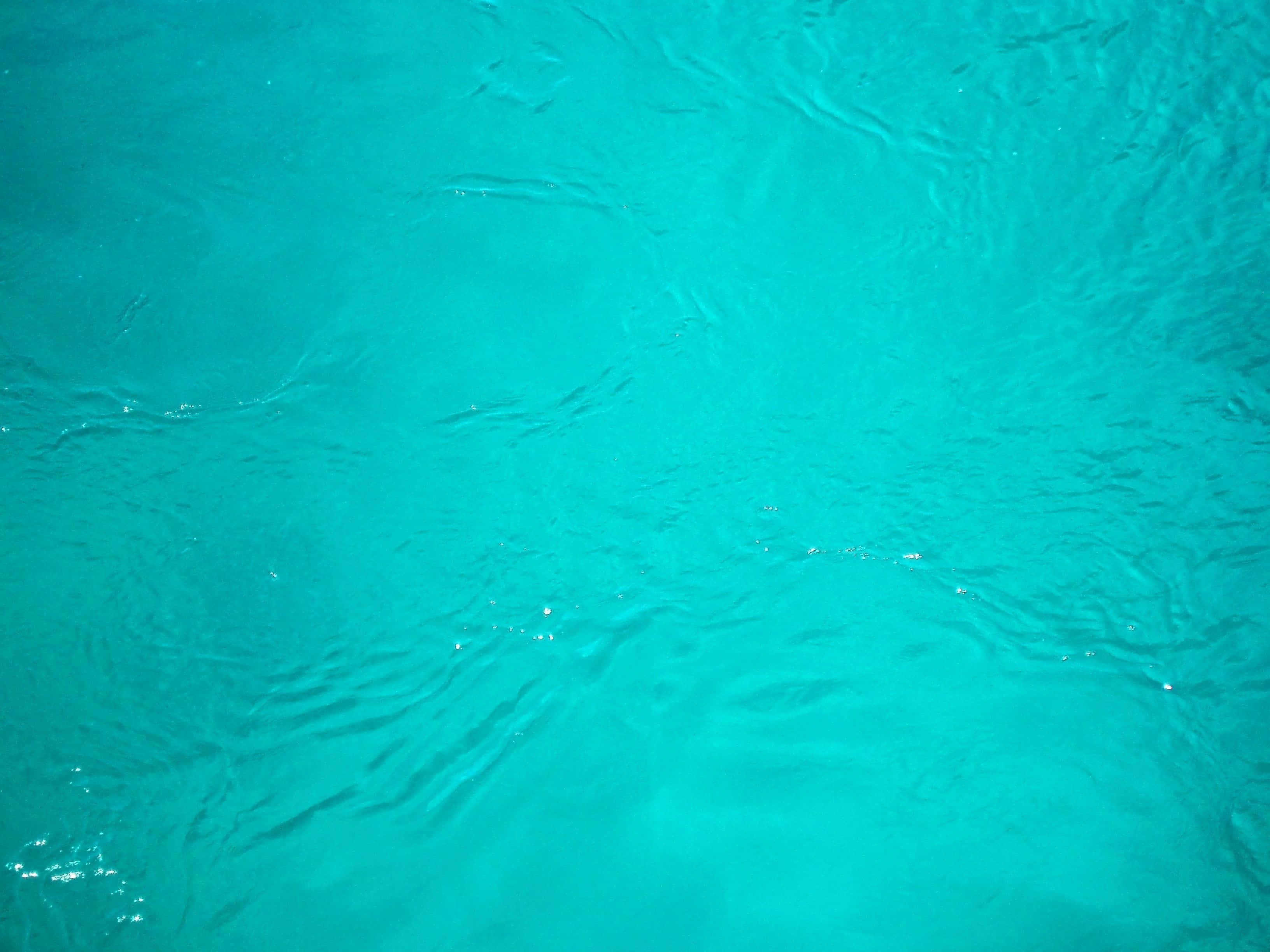 Cyan Aesthetic, turquoise ocean water, bright sunlight, 2K Desktop Wallpaper
