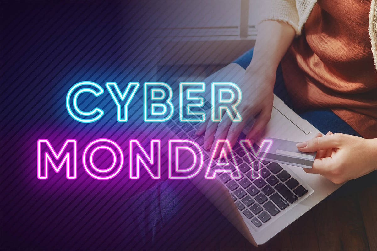 Cyber Monday, laptop, credit card, SD Desktop Wallpaper