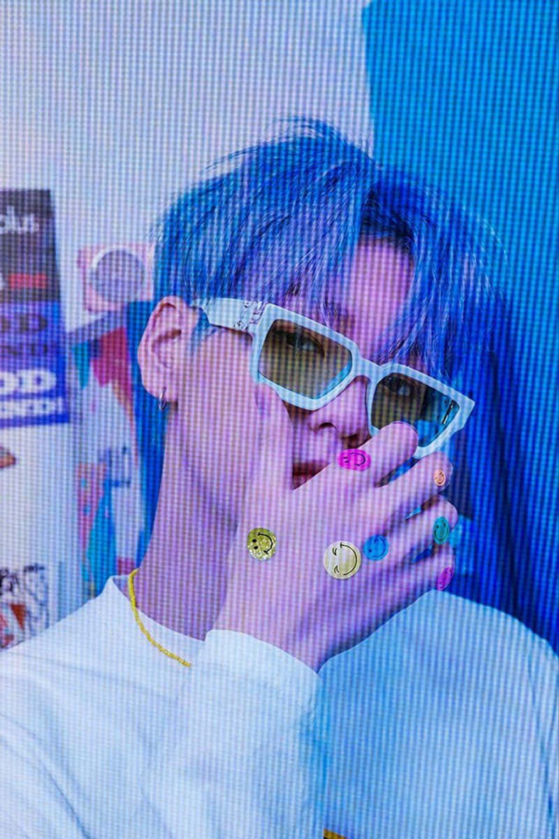 Cybercore, blue hair, white sunglasses, SD Phone Wallpaper