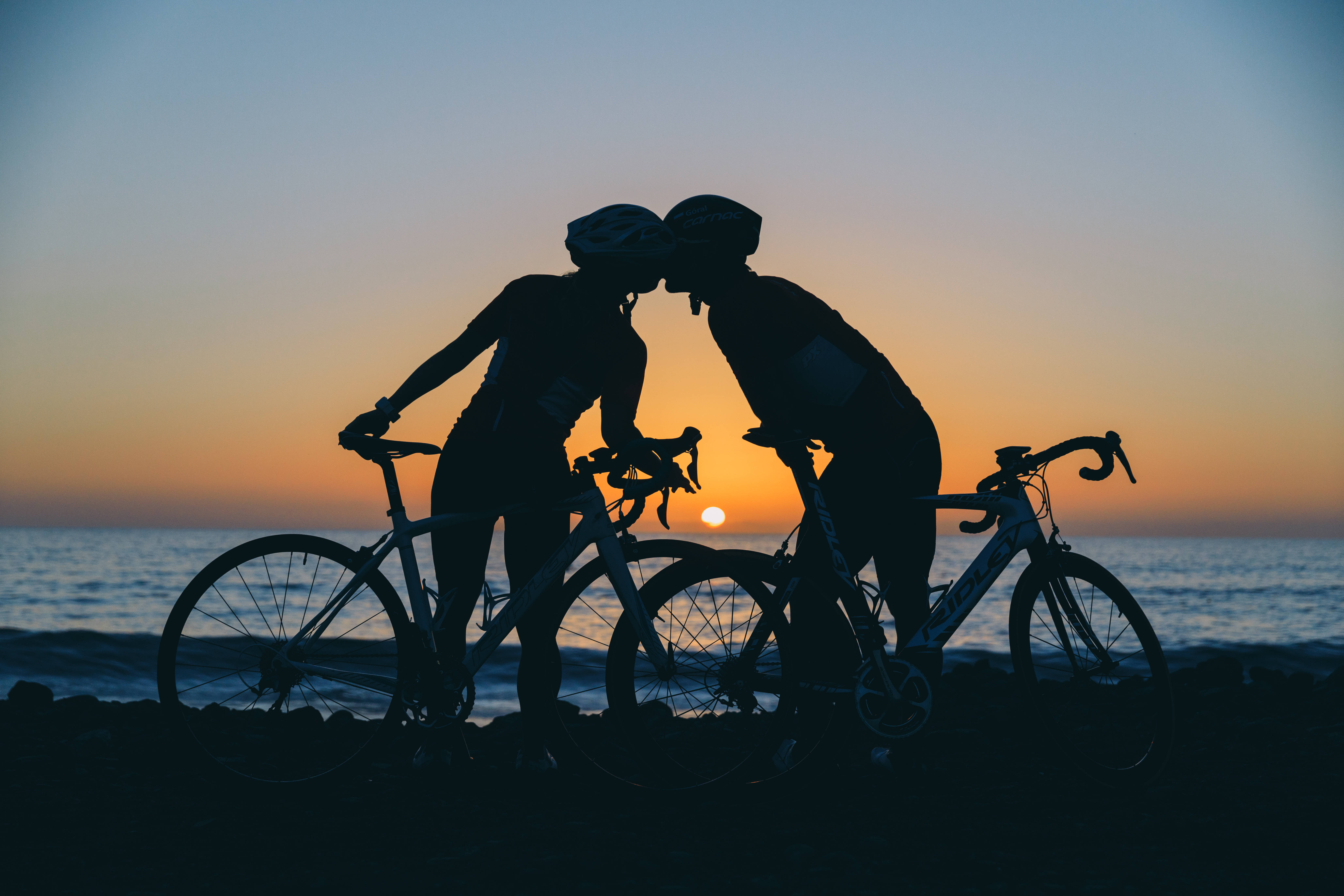 cycling couple, silhouette, sunset, 5K Desktop Wallpaper