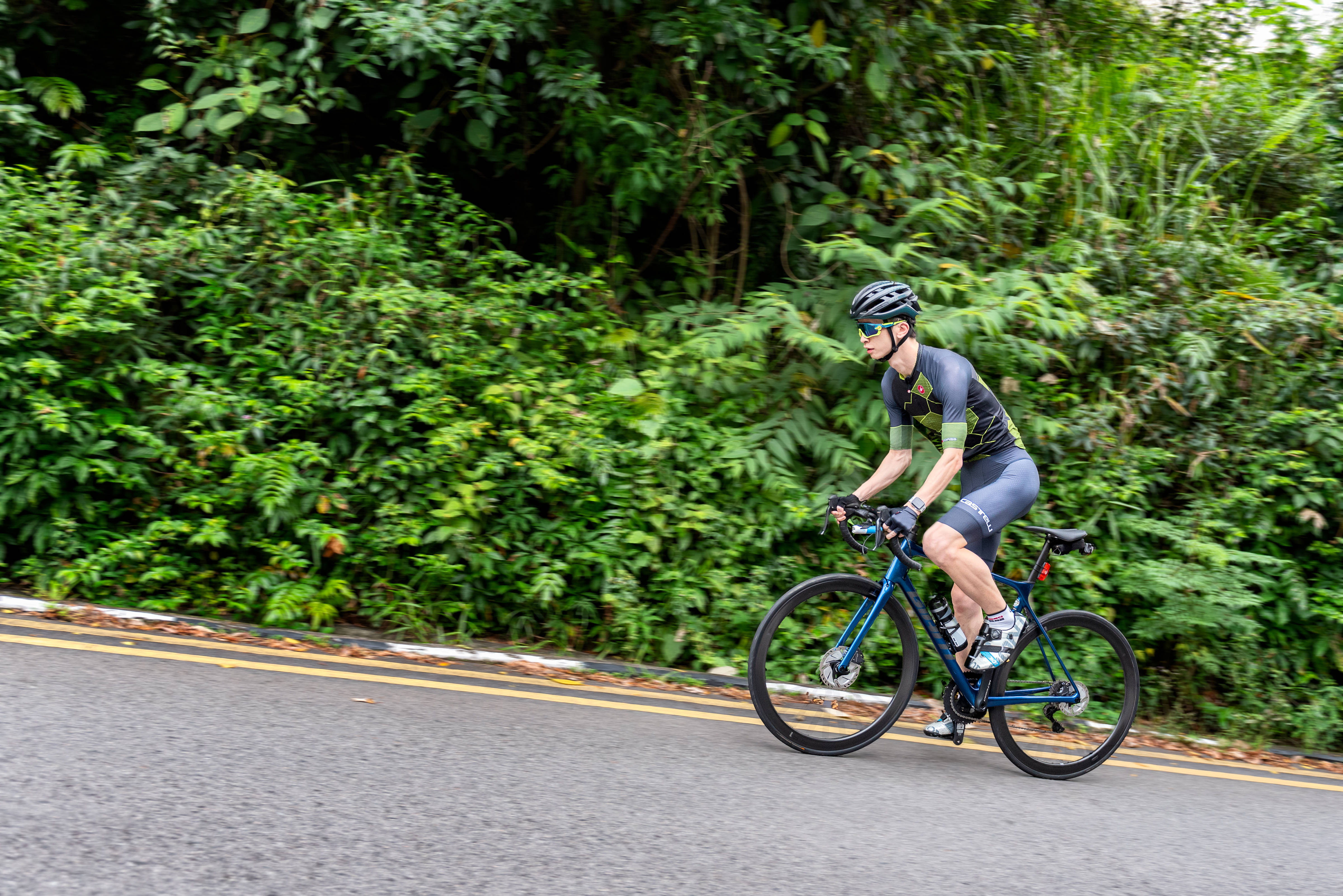 blue road bike, winding asphalt road, lush green foliage, 4K Desktop Wallpaper