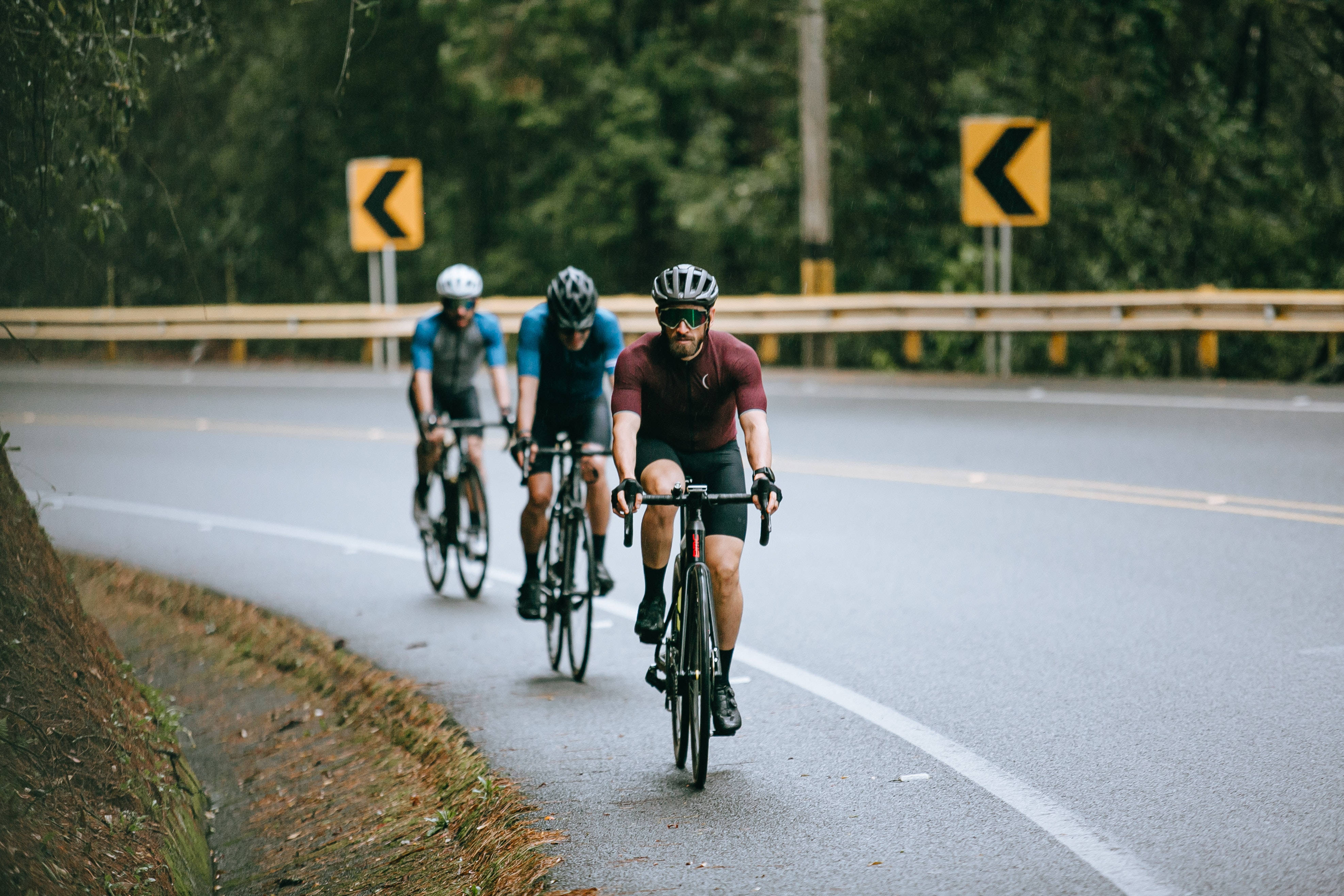 three men, winding road, road bikes, 4K Desktop Wallpaper
