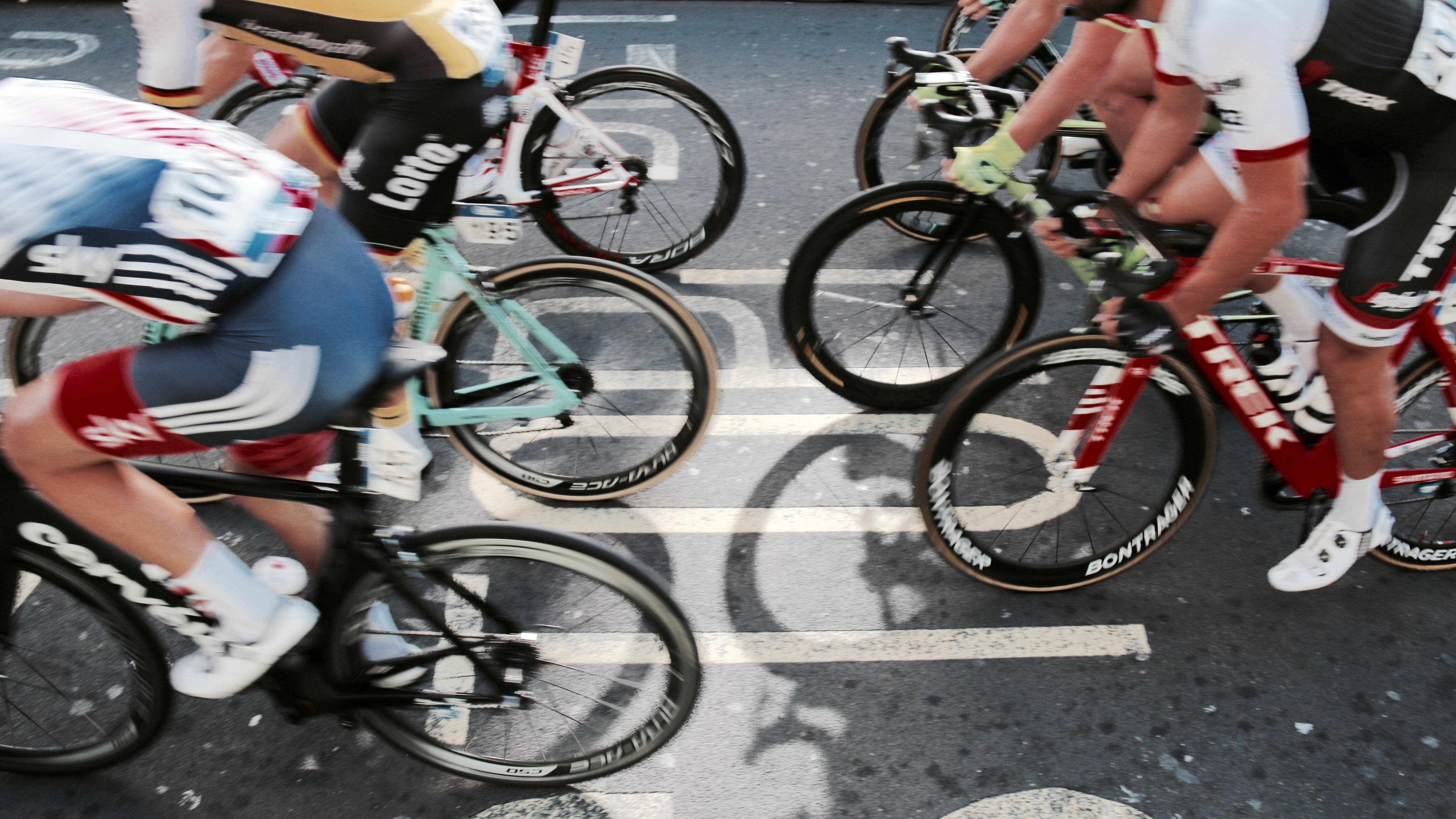 cycling race, city street, peloton, 5K Desktop Wallpaper