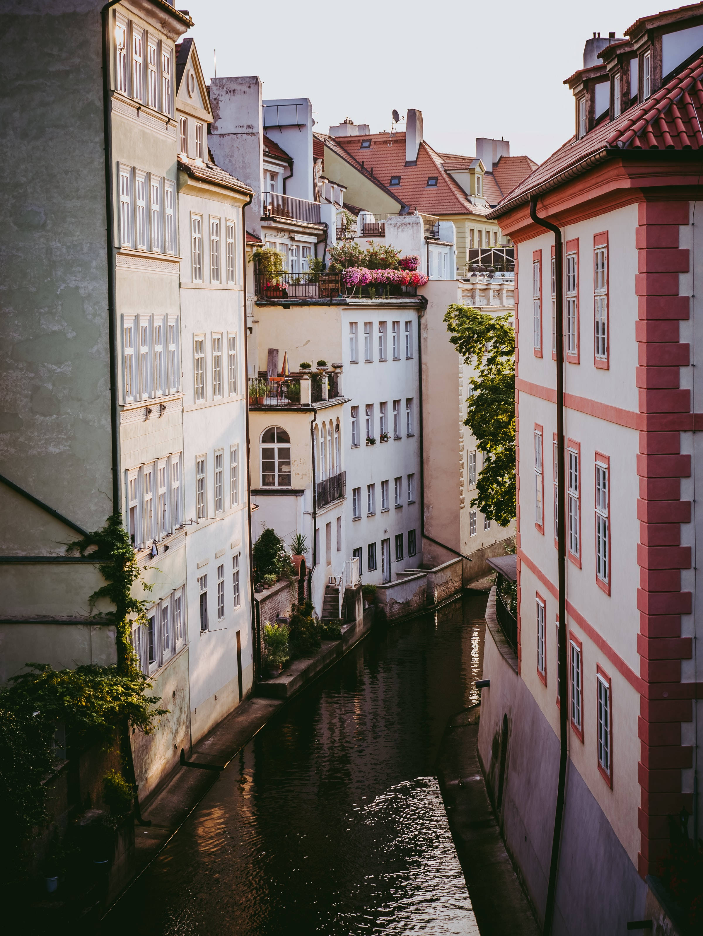 certovka canal, Czech Republic, pastel facades, 2K Phone Wallpaper