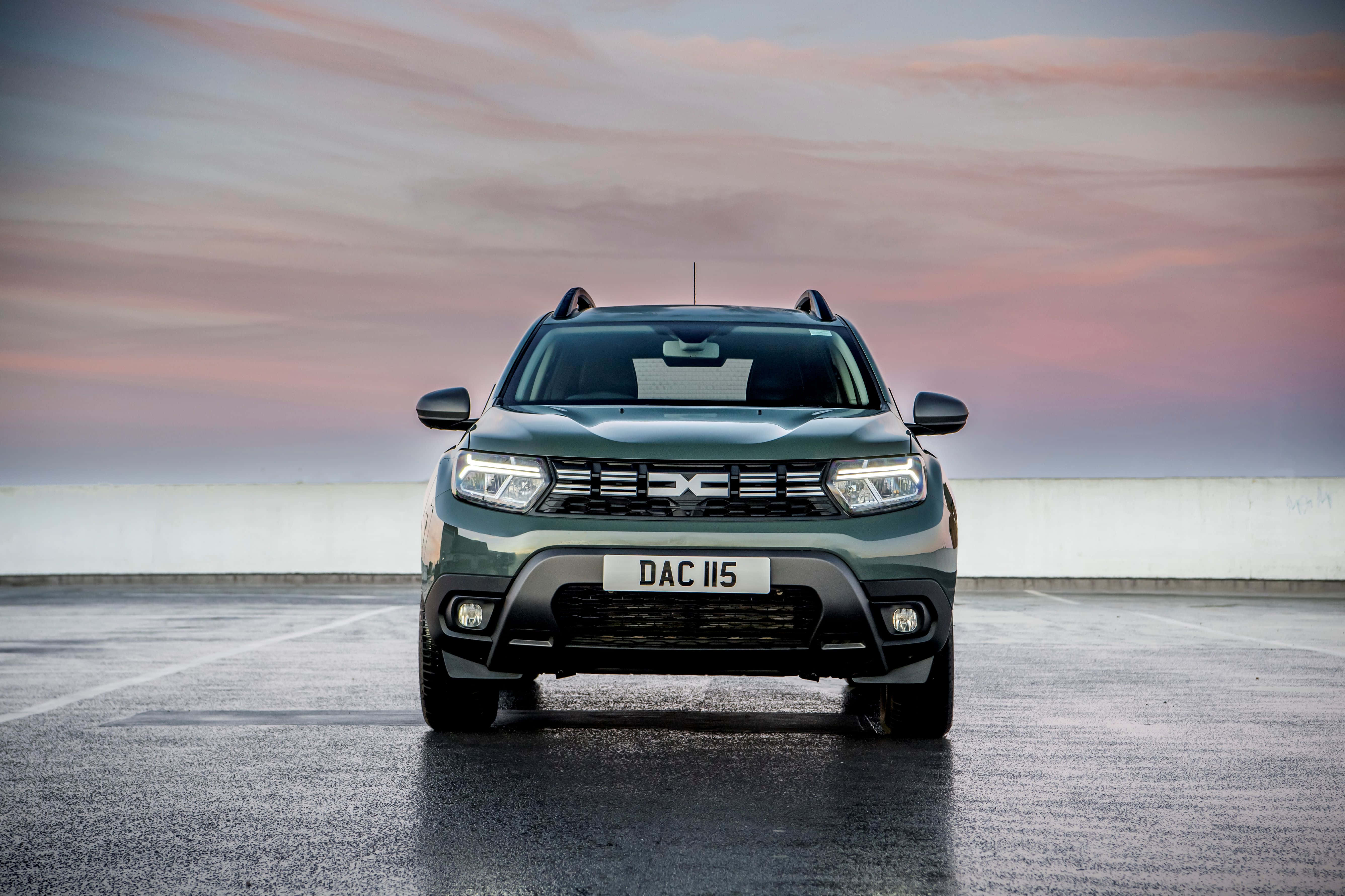 Dacia Duster, green, wet pavement, 5K Desktop Wallpaper